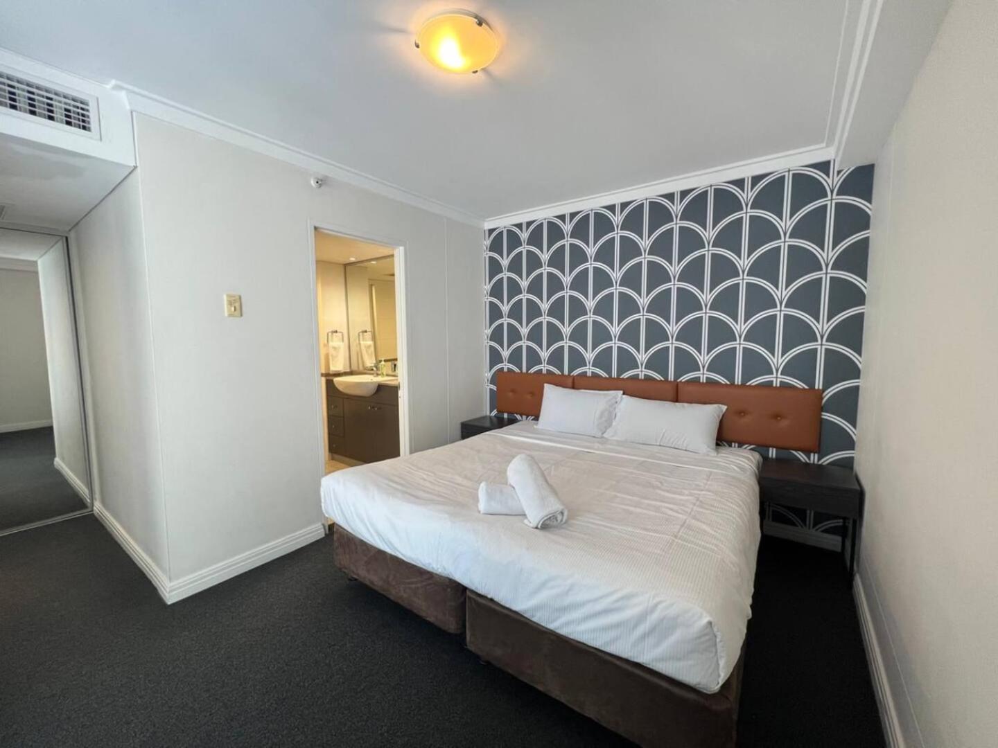 KozyGuru | Haymarket | Modern 1 Apt Best Location