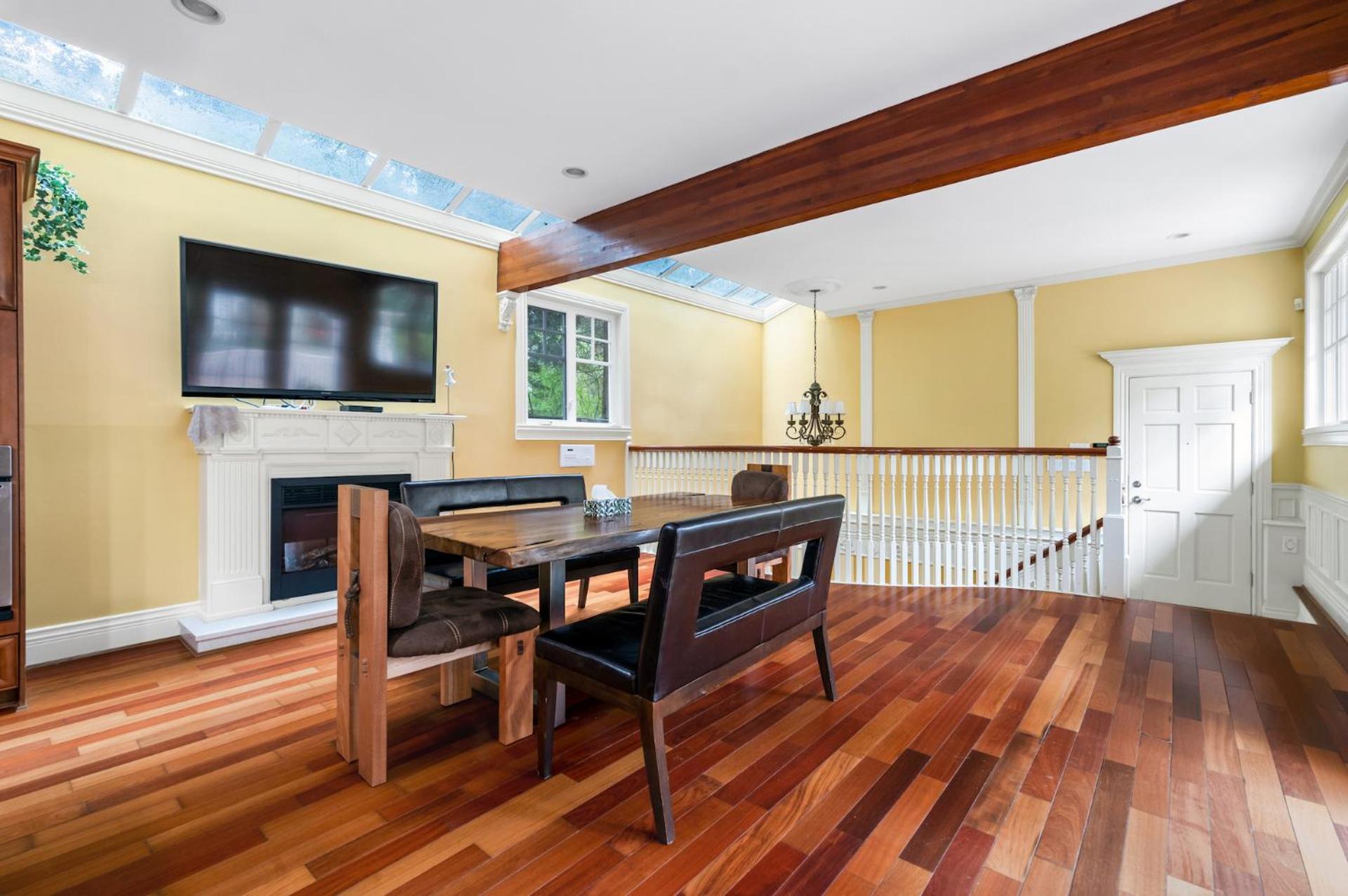Charming Retreat on Cypress Street, Your Home Away from Home