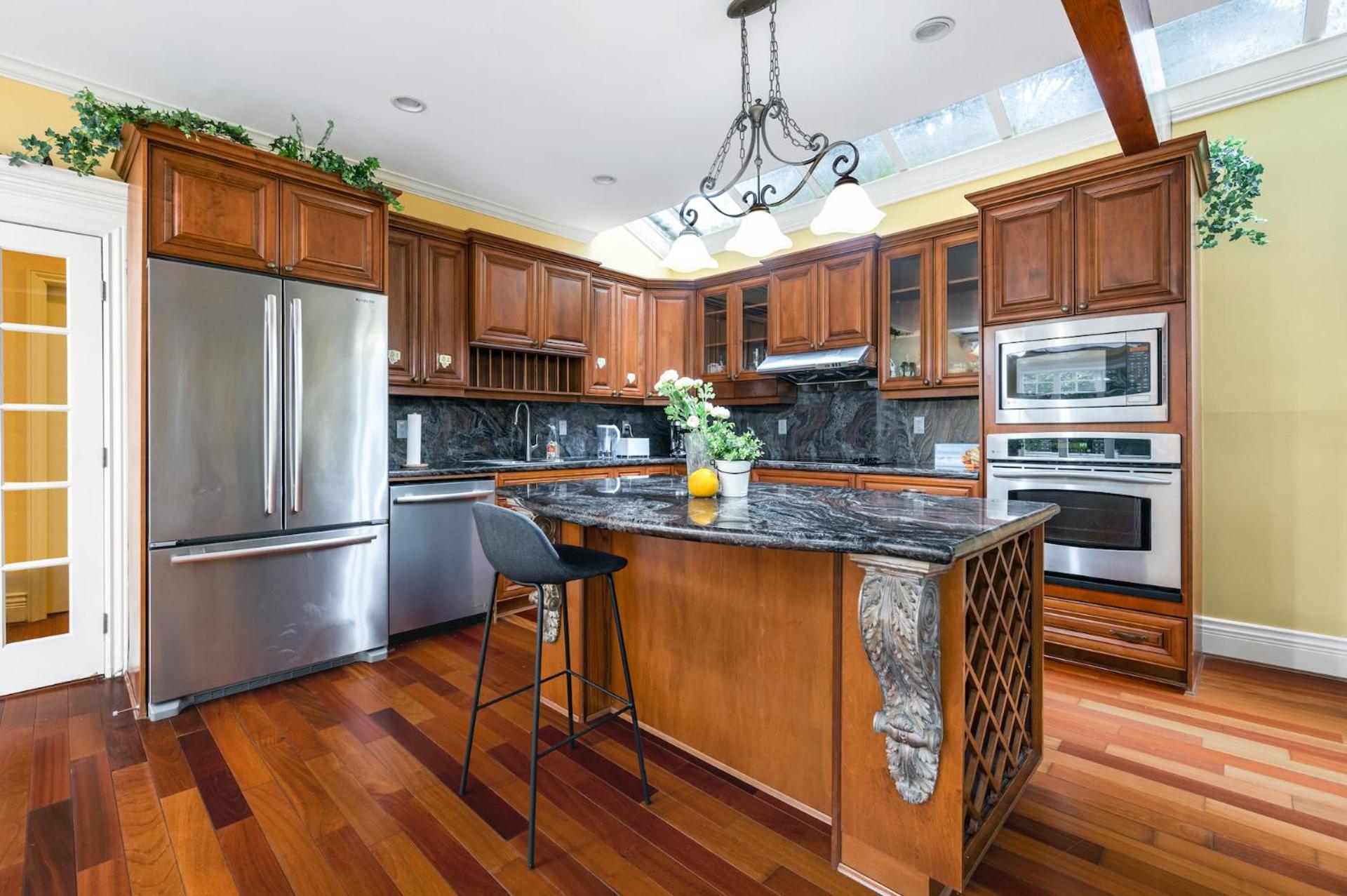 Charming Retreat on Cypress Street, Your Home Away from Home