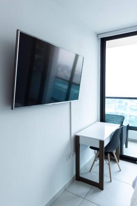 Luxury 1BR Apartment in Astria 804
