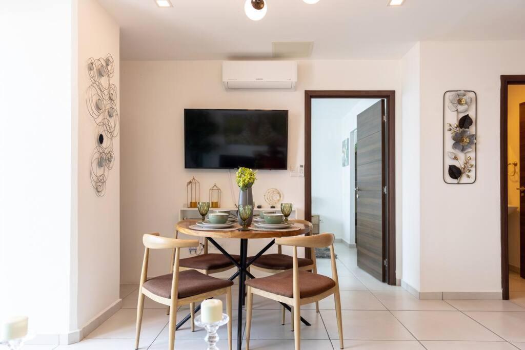 Luxury 1BR Apartment in Astria 804