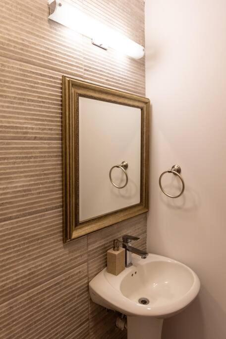 Luxury 1BR Apartment in Astria 804