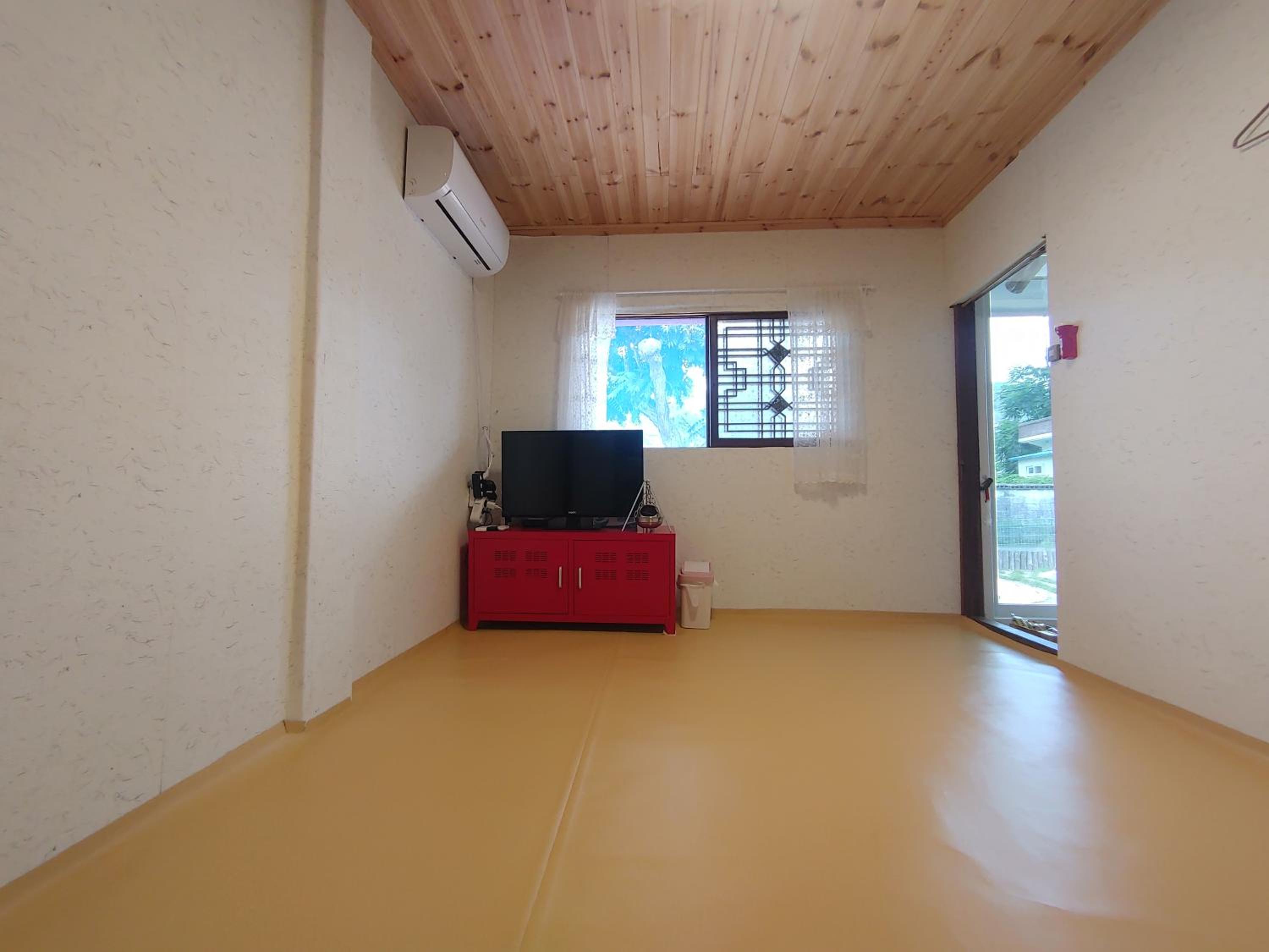 One day Retro House