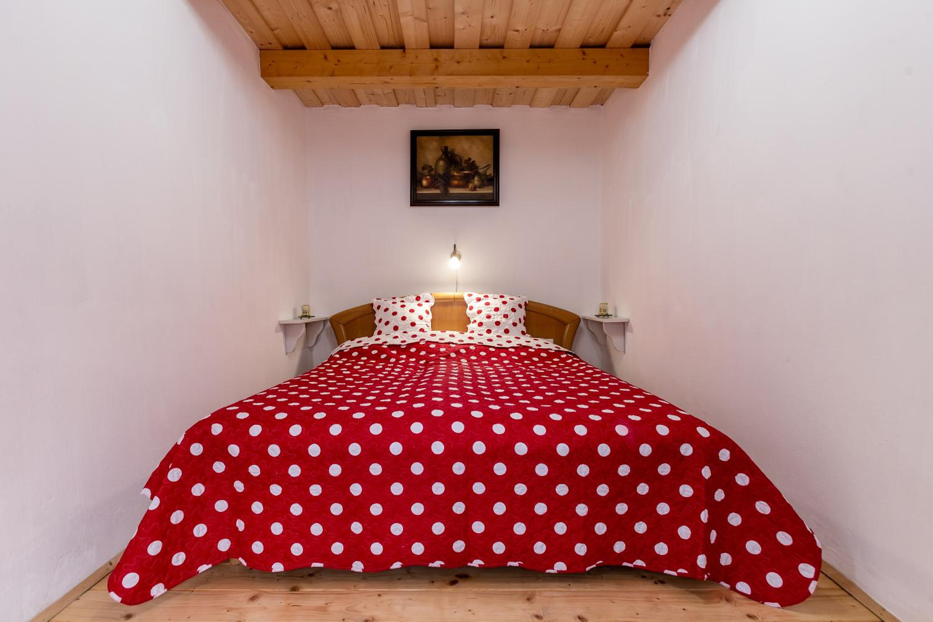 Klementina's Guest House - Happy Rentals view 3