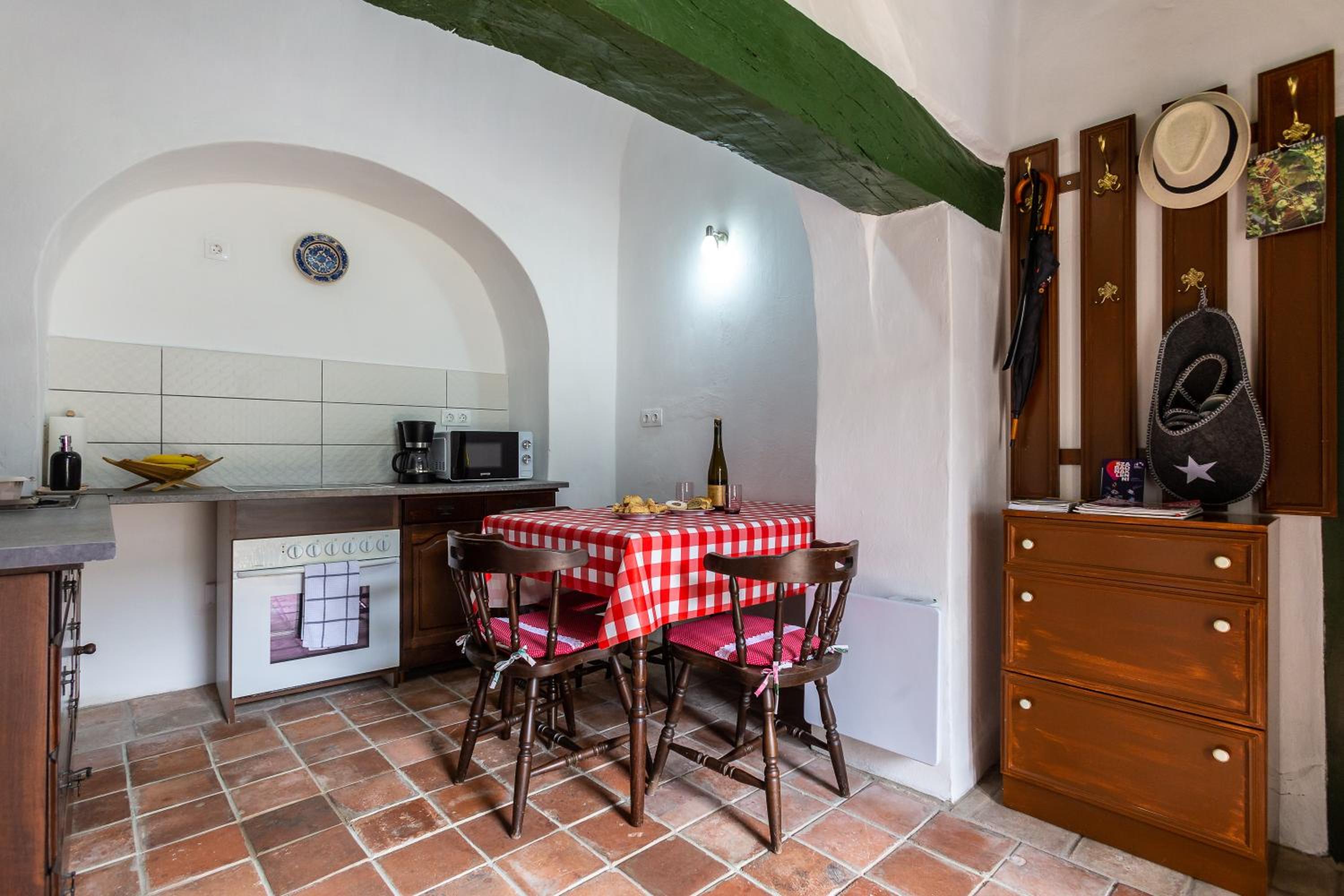 Klementina's Guest House - Happy Rentals view 5