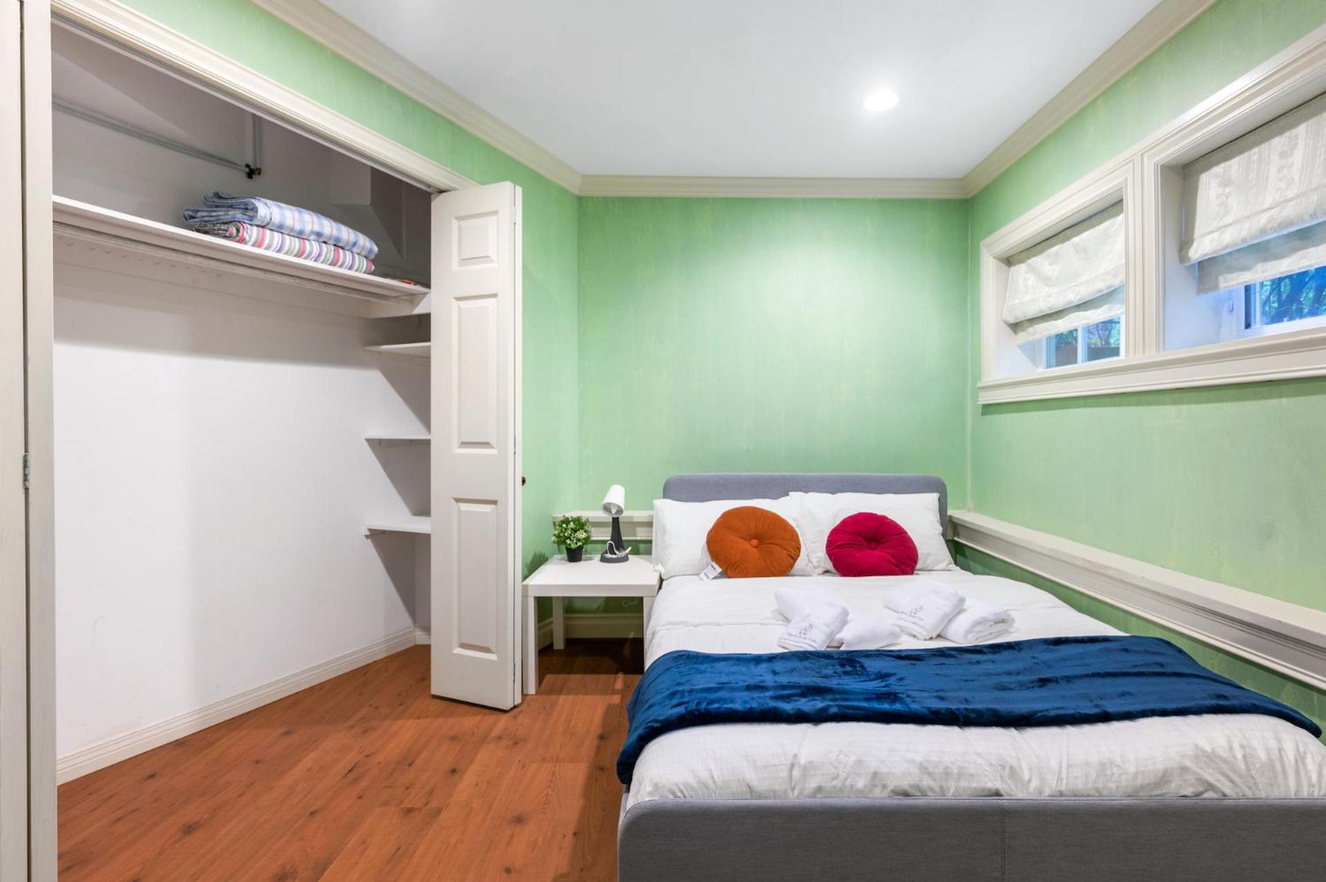 Charming Retreat on Cypress Street, Your Home Away from Home