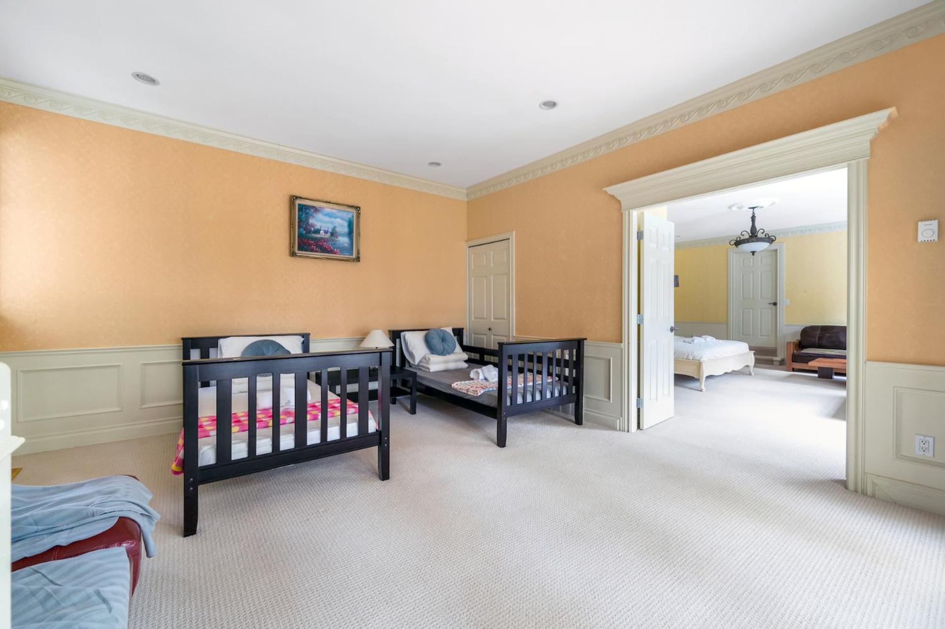 Charming Retreat on Cypress Street, Your Home Away from Home