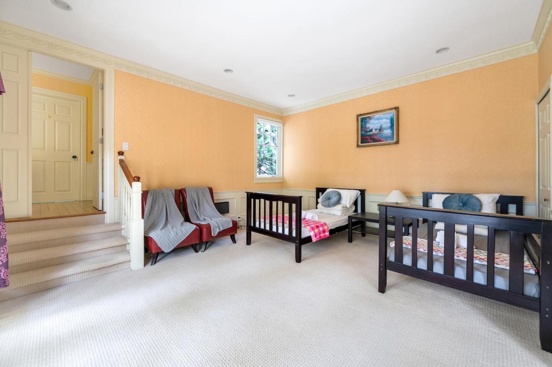 Charming Retreat on Cypress Street, Your Home Away from Home