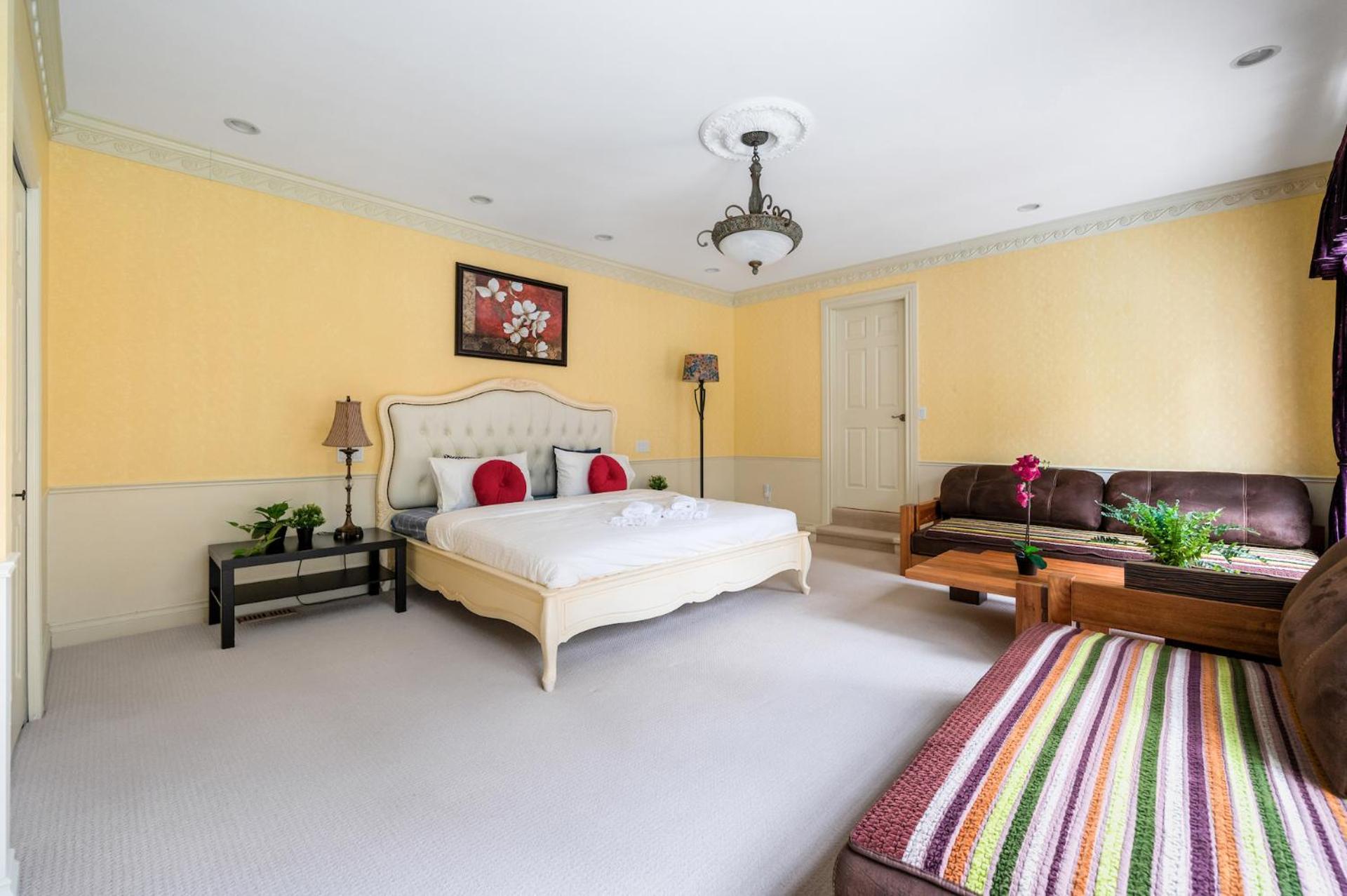 Charming Retreat on Cypress Street, Your Home Away from Home