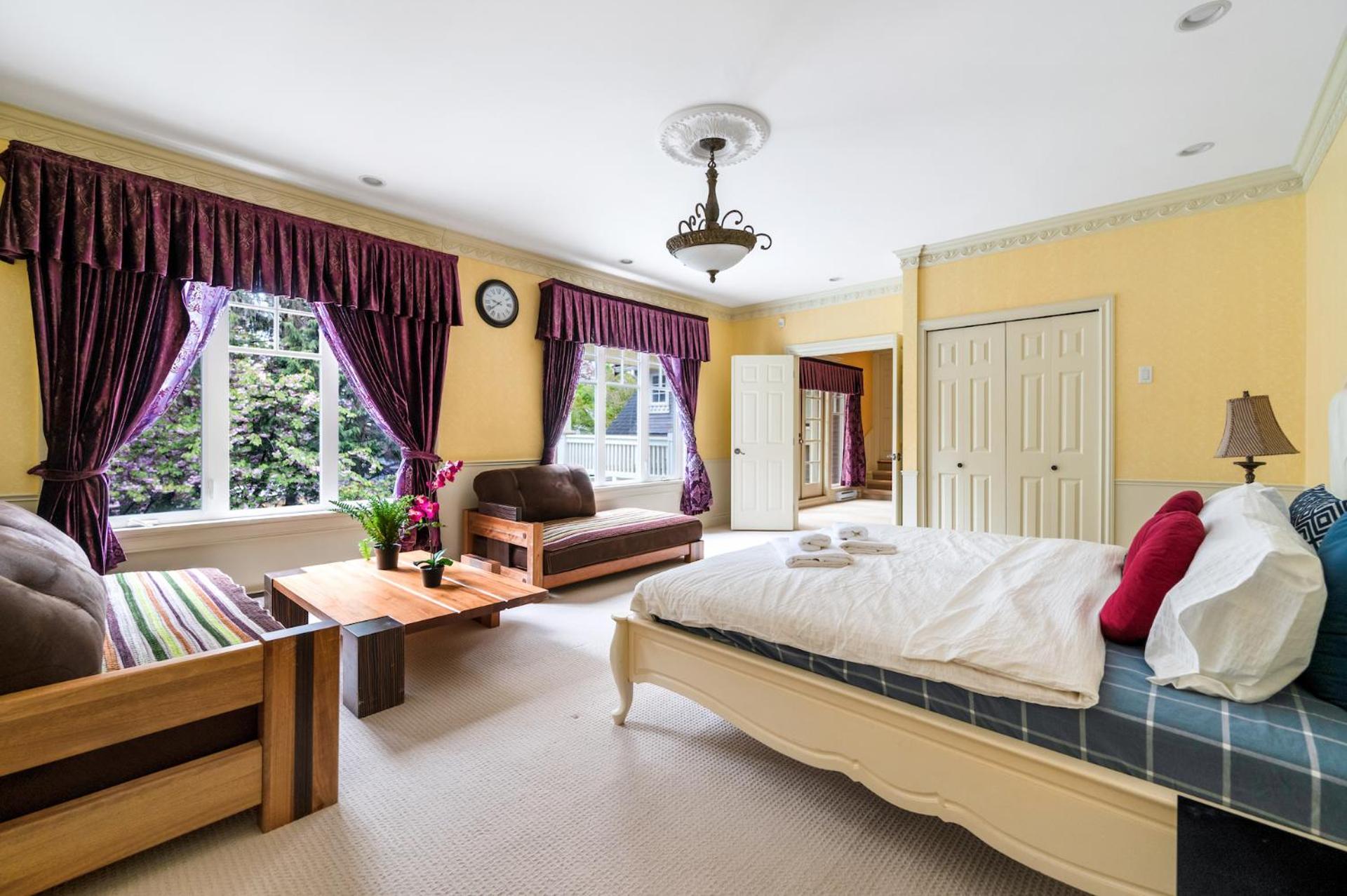 Charming Retreat on Cypress Street, Your Home Away from Home