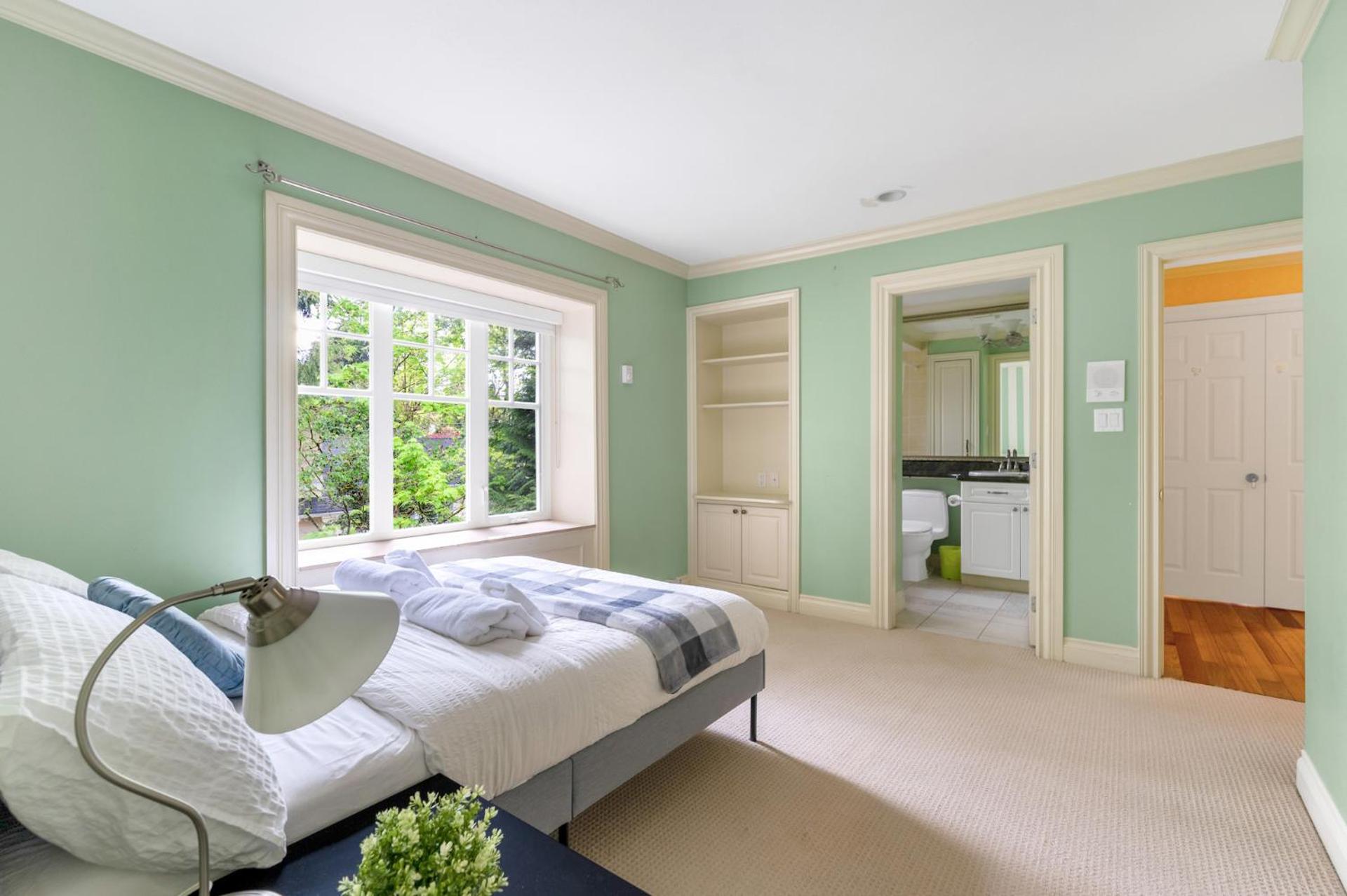 Charming Retreat on Cypress Street, Your Home Away from Home