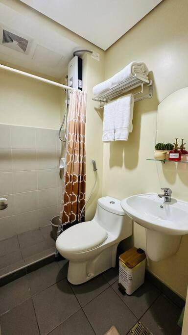 Cebu IT Park Cozy Neutral Condo view 4