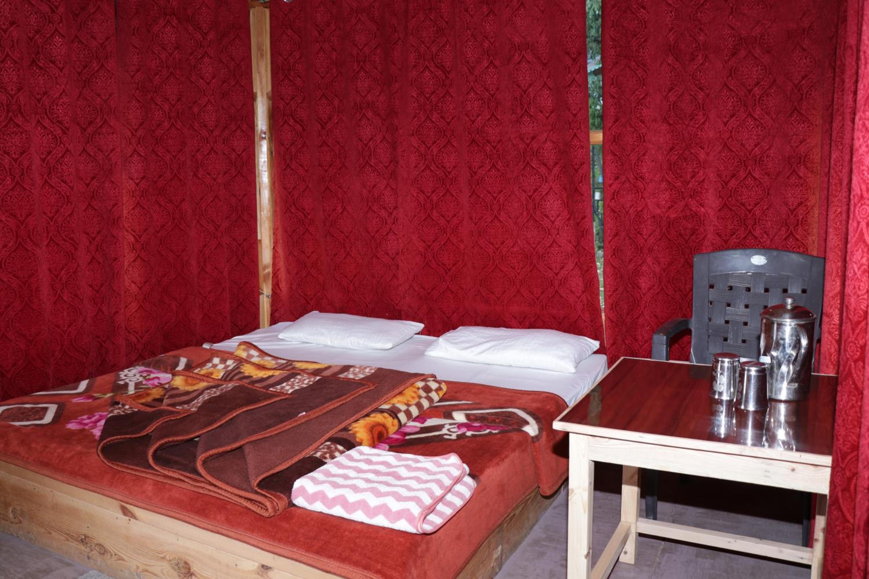 Trekking Cougars Huts