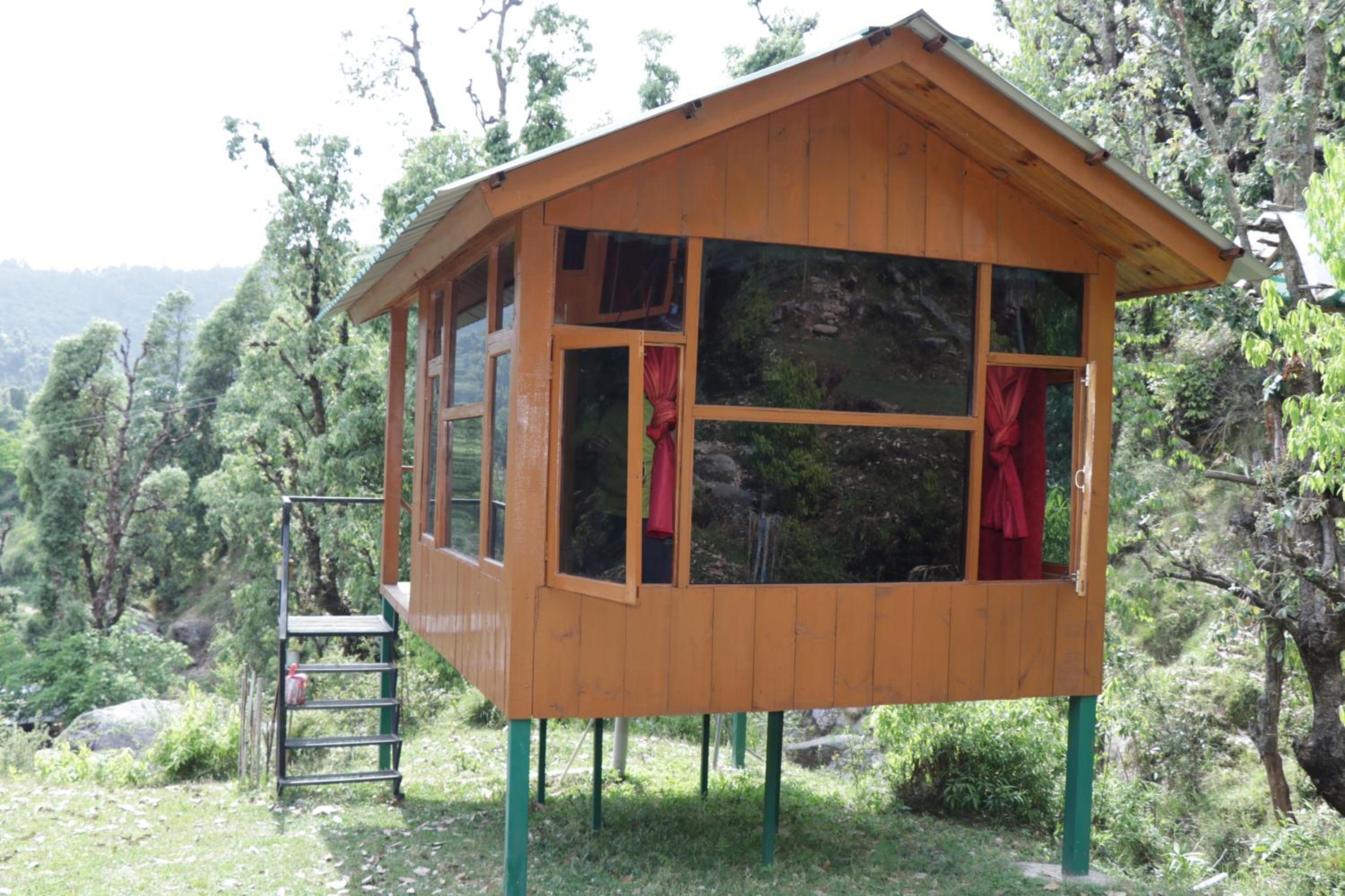 Trekking Cougars Huts