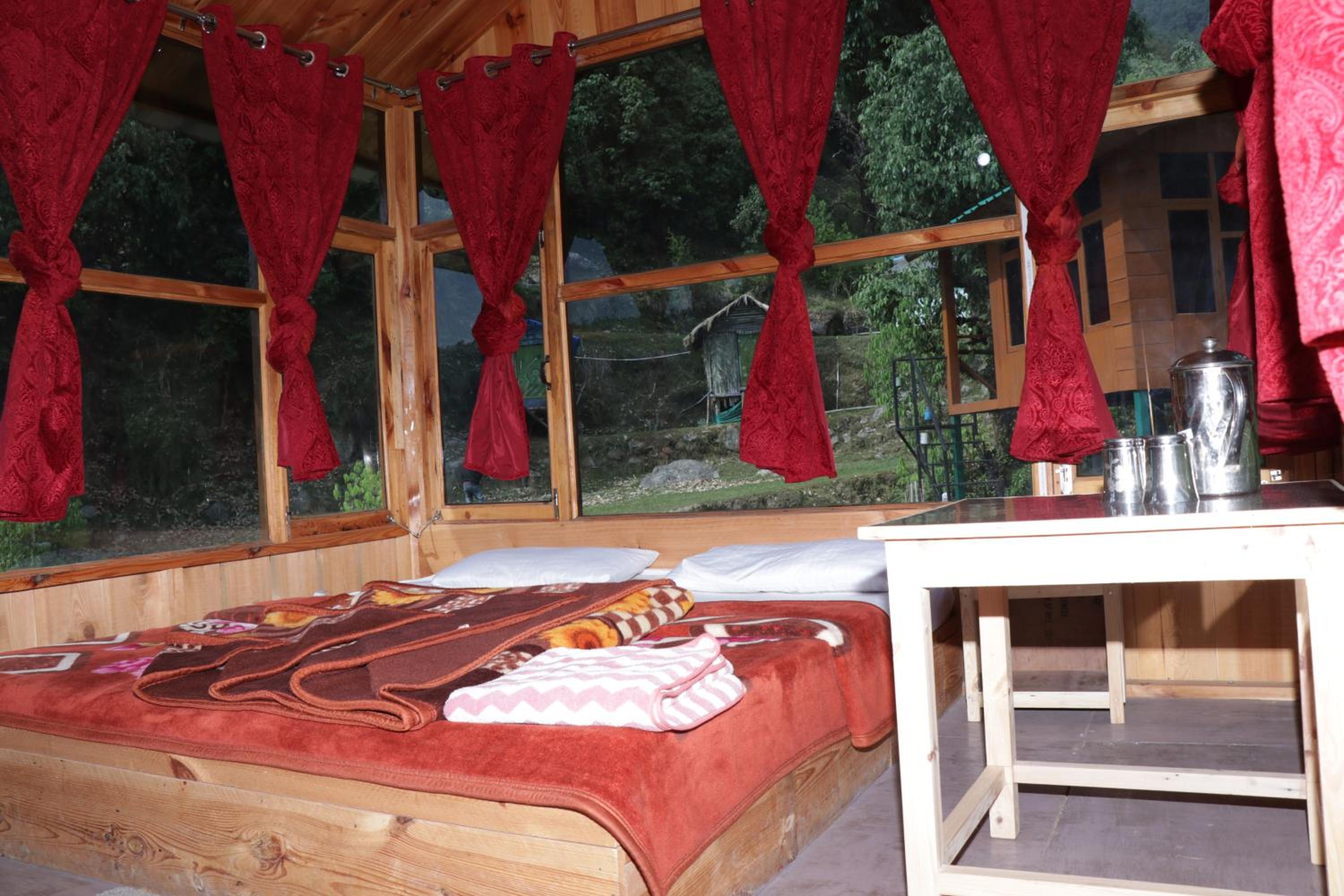 Trekking Cougars Huts