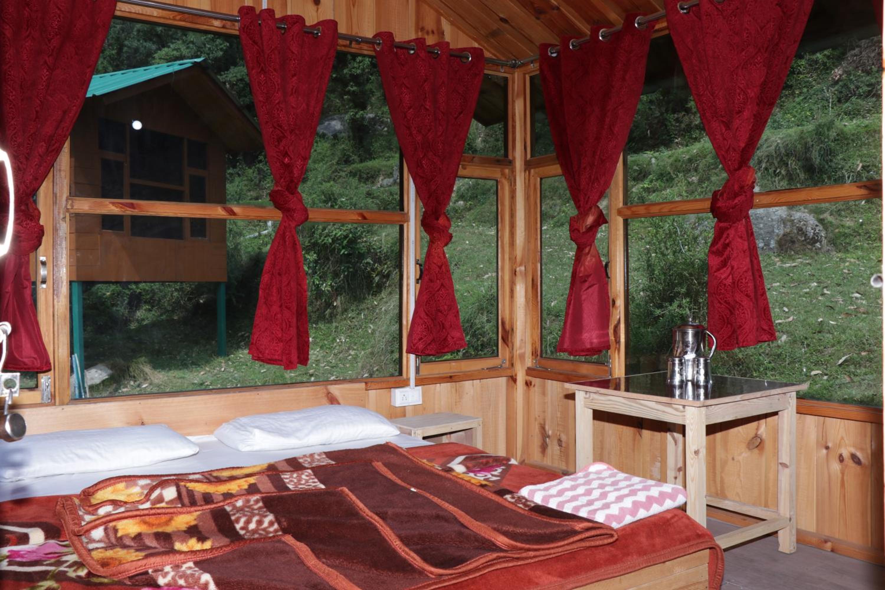 Trekking Cougars Huts