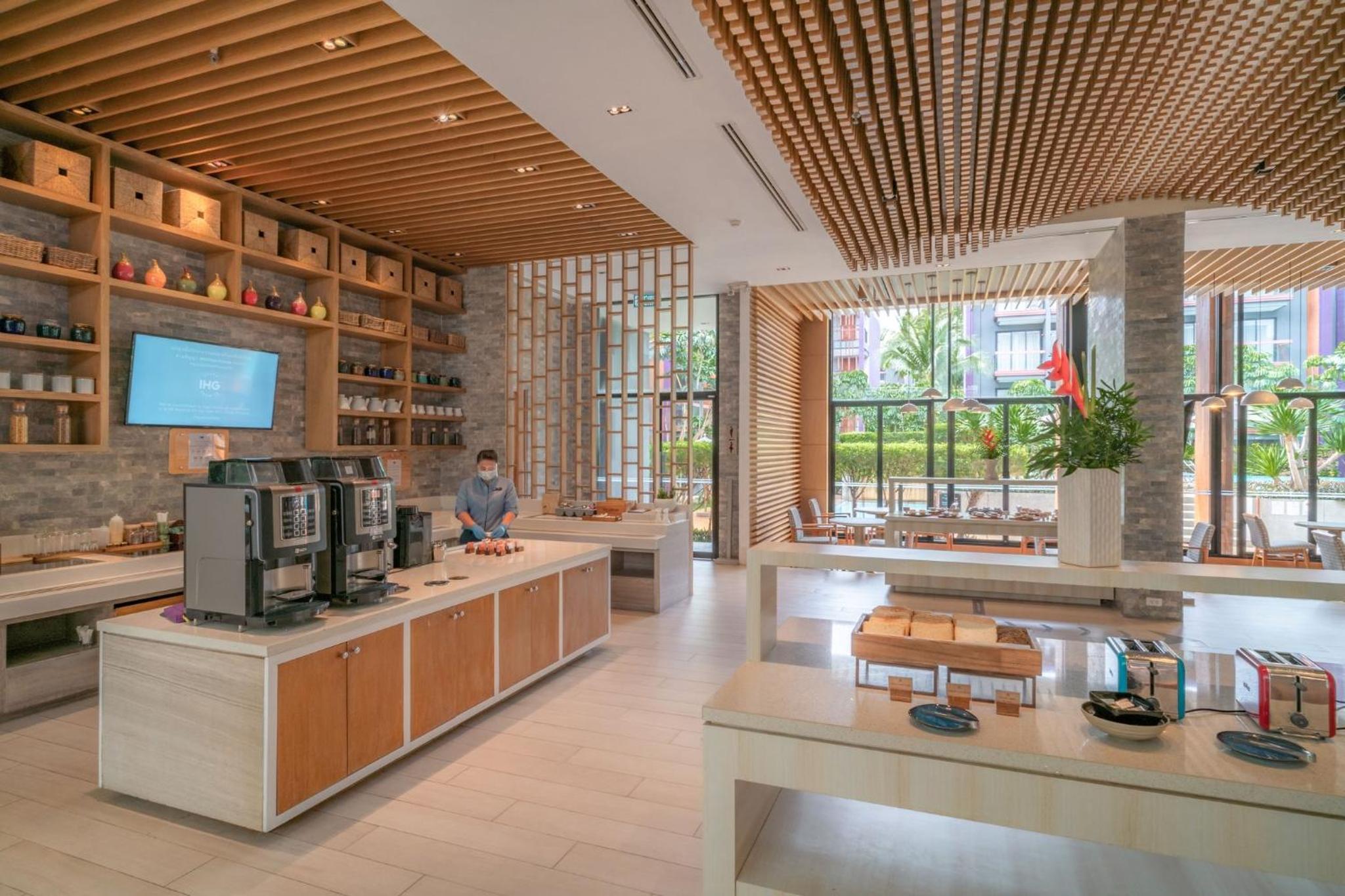 Holiday Inn Express Phuket Patong Beach Central by IHG
