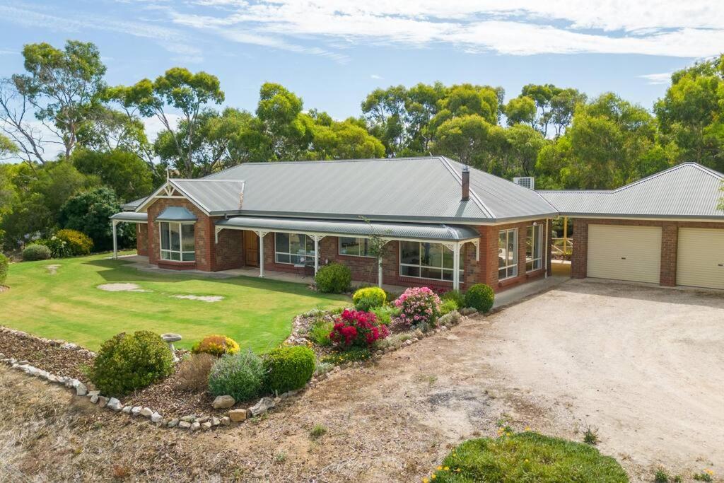 Adelaide Hills Country Paradise