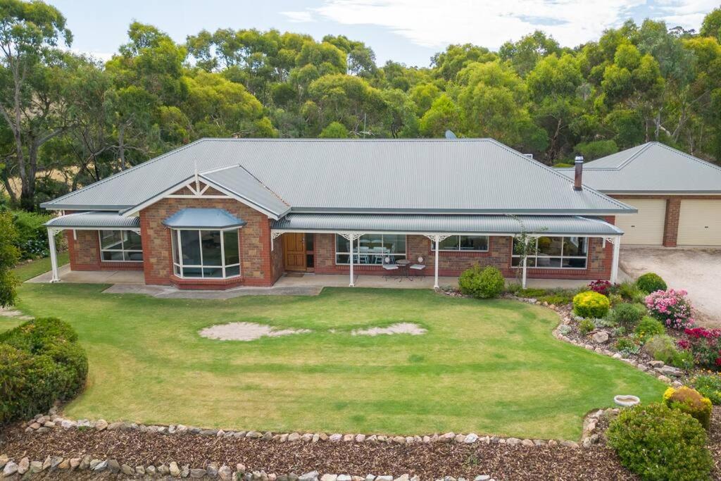 Adelaide Hills Country Paradise