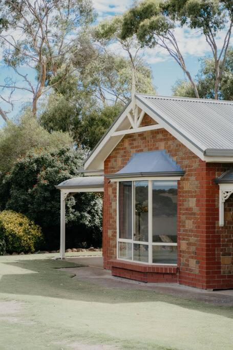 Adelaide Hills Country Paradise