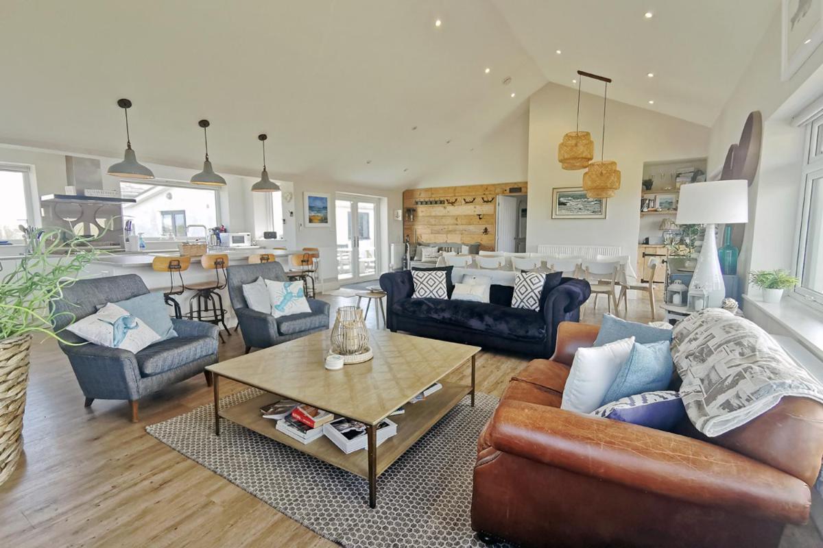HIGH TIDE- LUXURY DEATCHED BUNGALOW- Sleeps 10 or 12 - Annexe option view 2