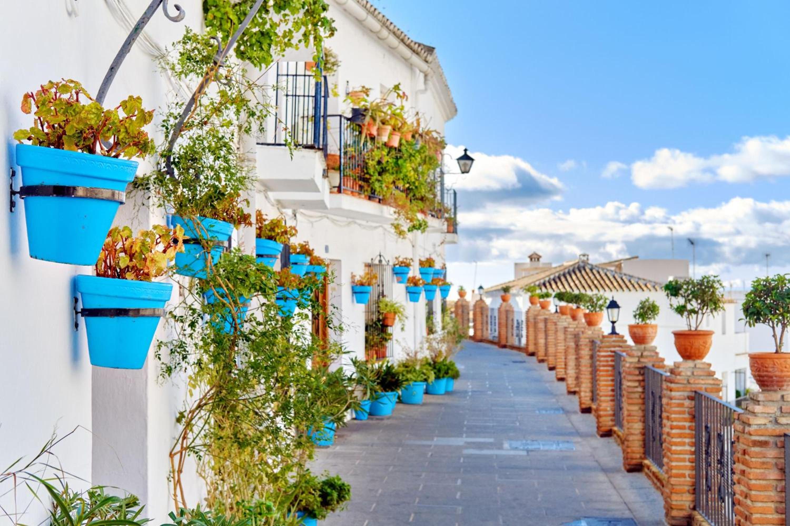 Mediterranean Frontline Beach - Happy Rentals