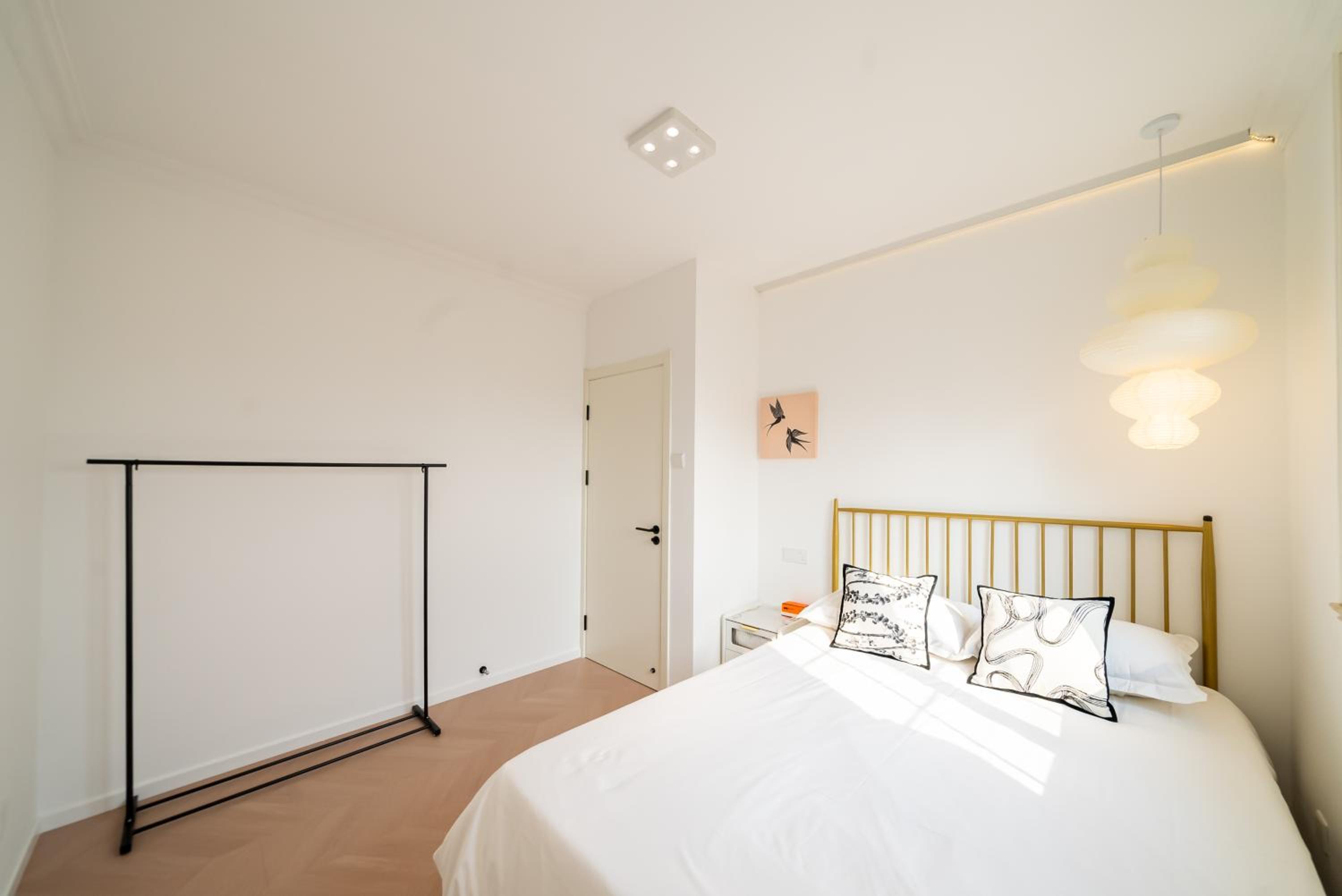 Yi Du Home with City & Tower Views-Walk to People's Sq & Xintiandi, Cards OK