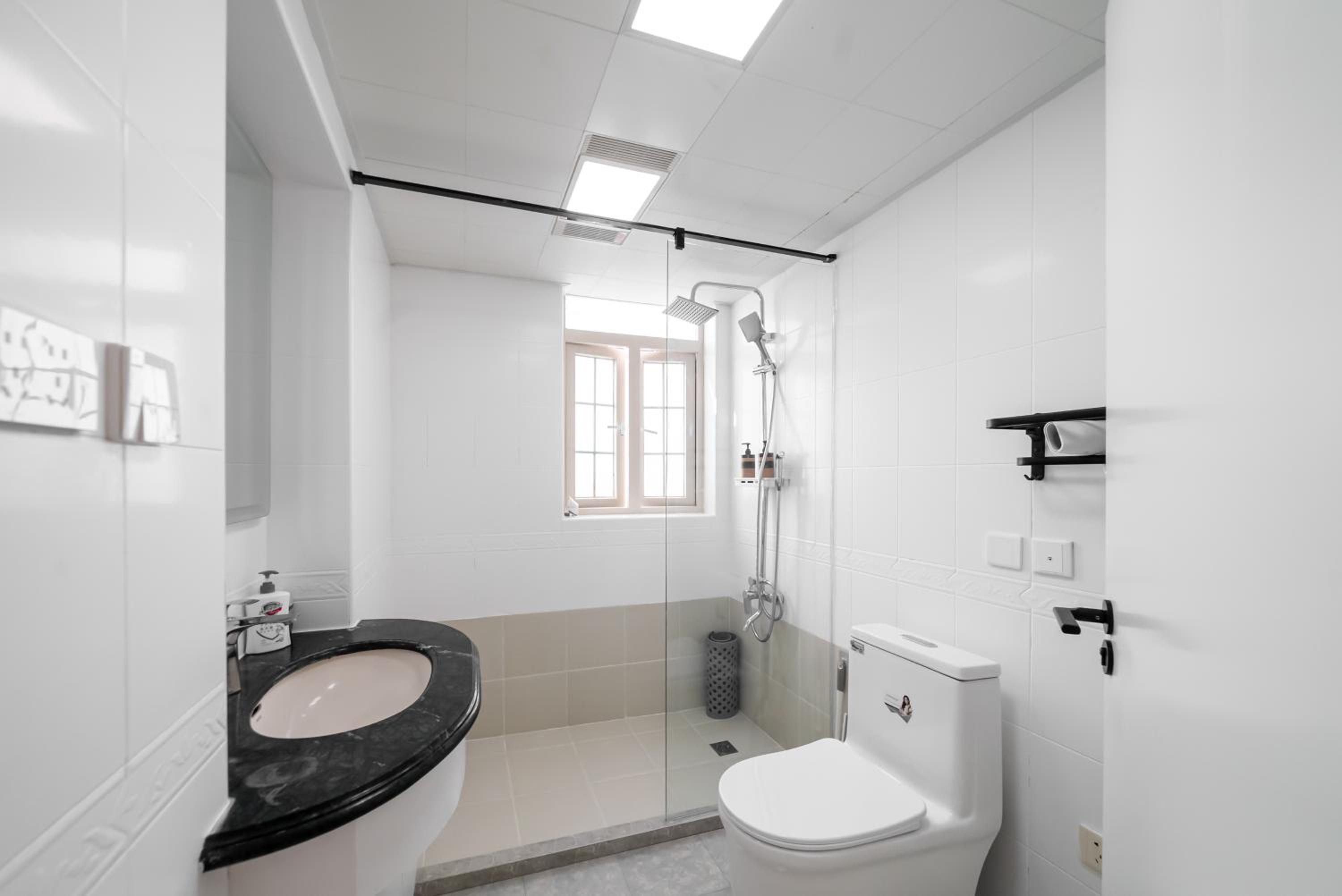 Yi Du Home with City & Tower Views-Walk to People's Sq & Xintiandi, Cards OK