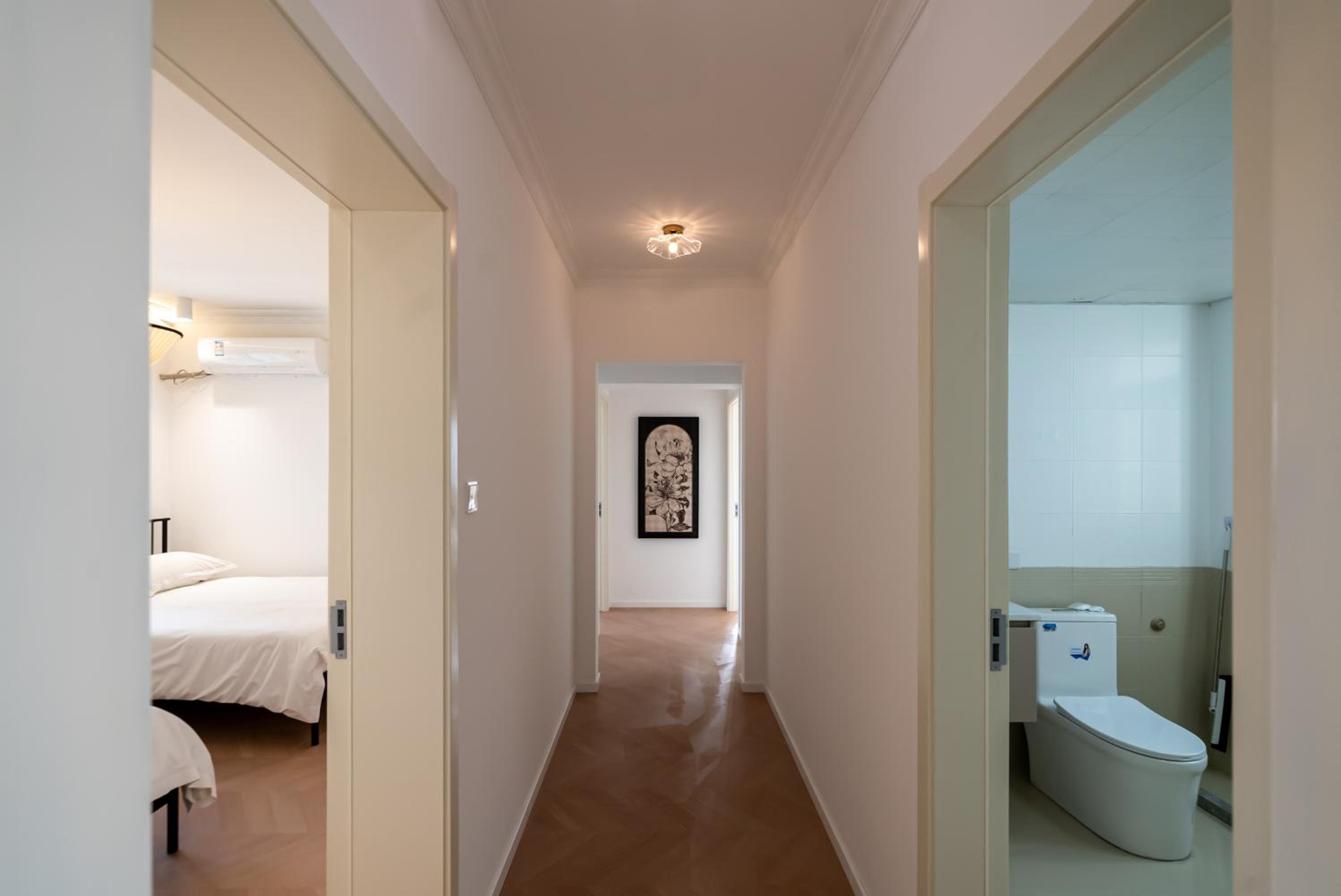 Yi Du Home with City & Tower Views-Walk to People's Sq & Xintiandi, Cards OK