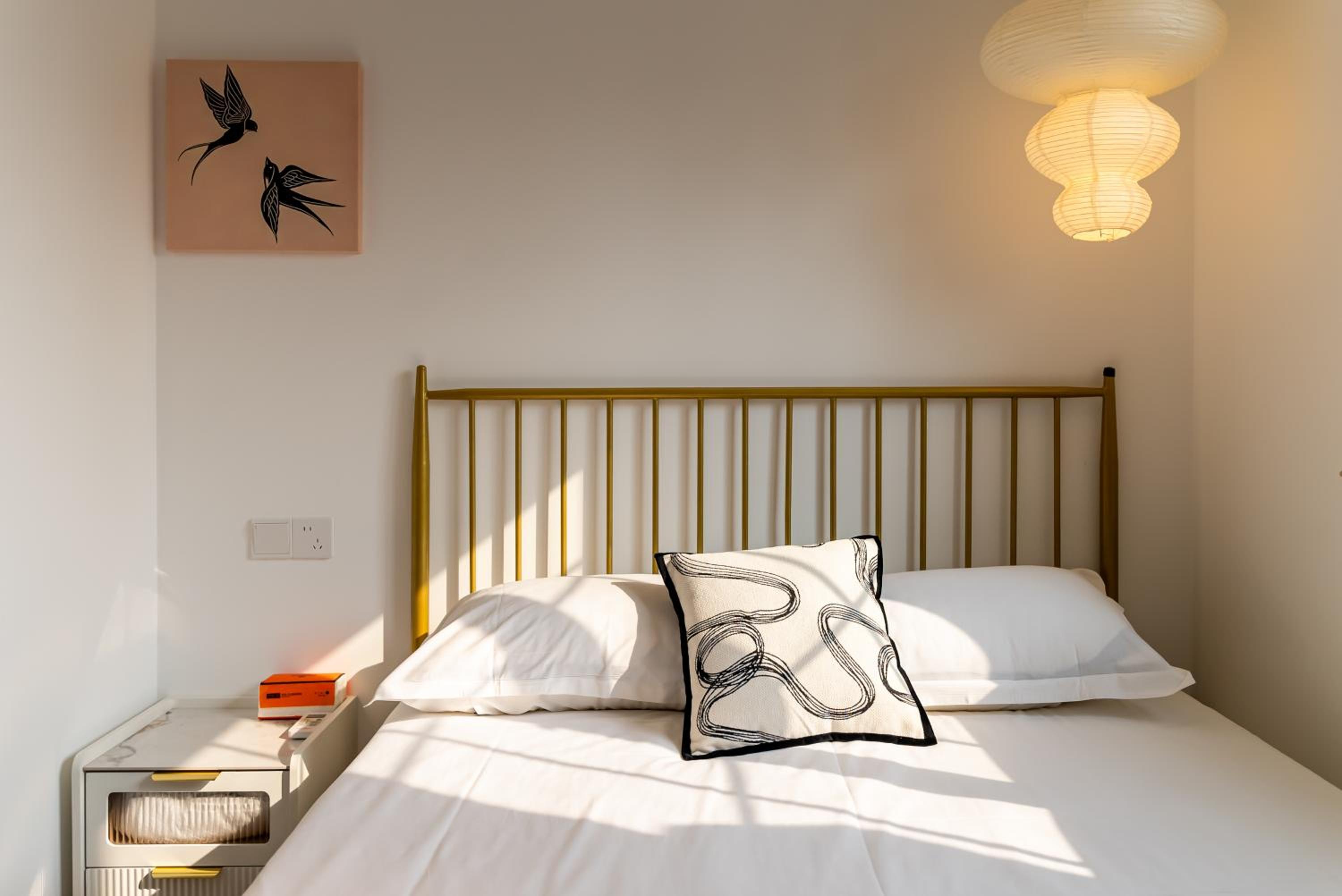 Yi Du Home with City & Tower Views-Walk to People's Sq & Xintiandi, Cards OK