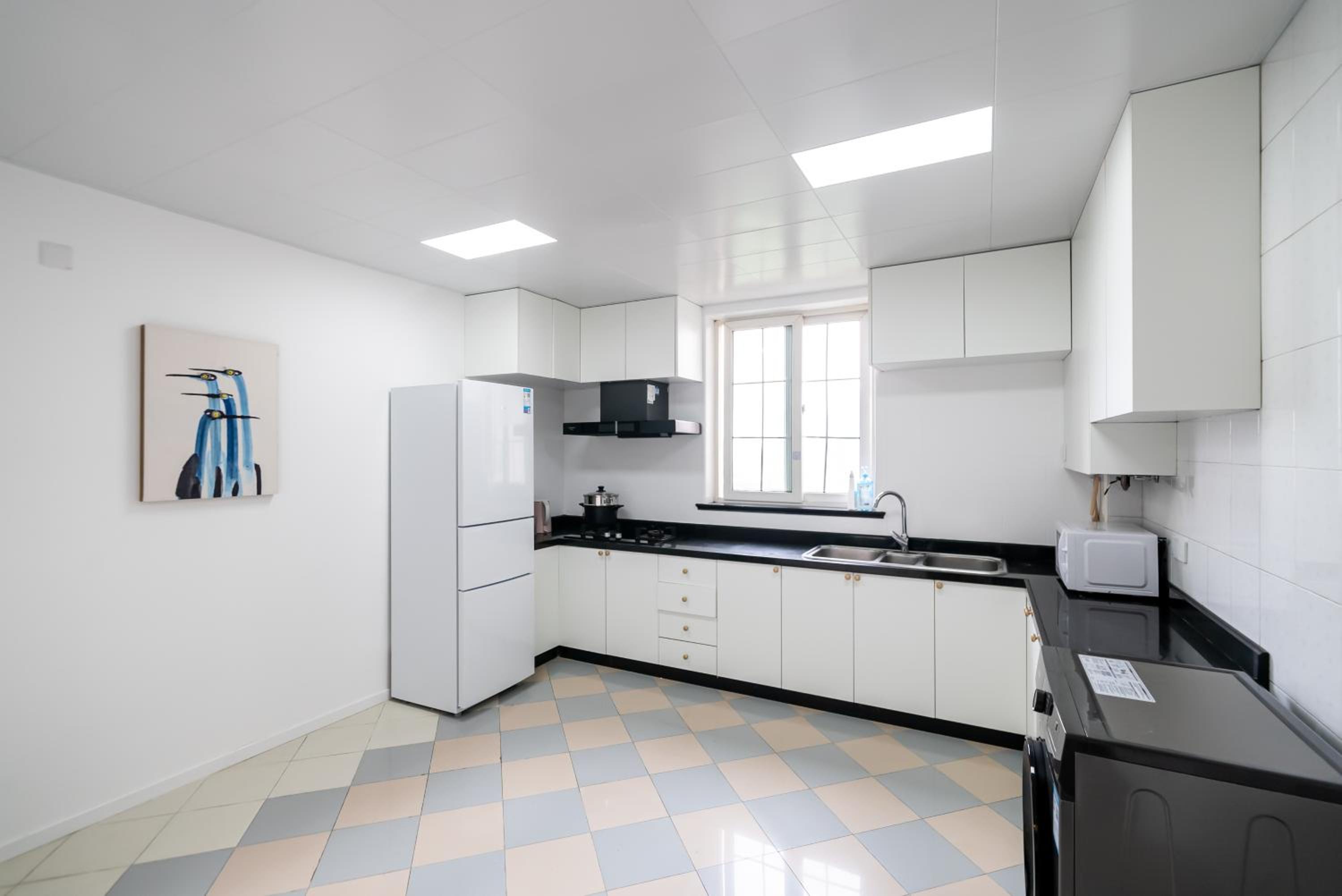 Yi Du Home with City & Tower Views-Walk to People's Sq & Xintiandi, Cards OK