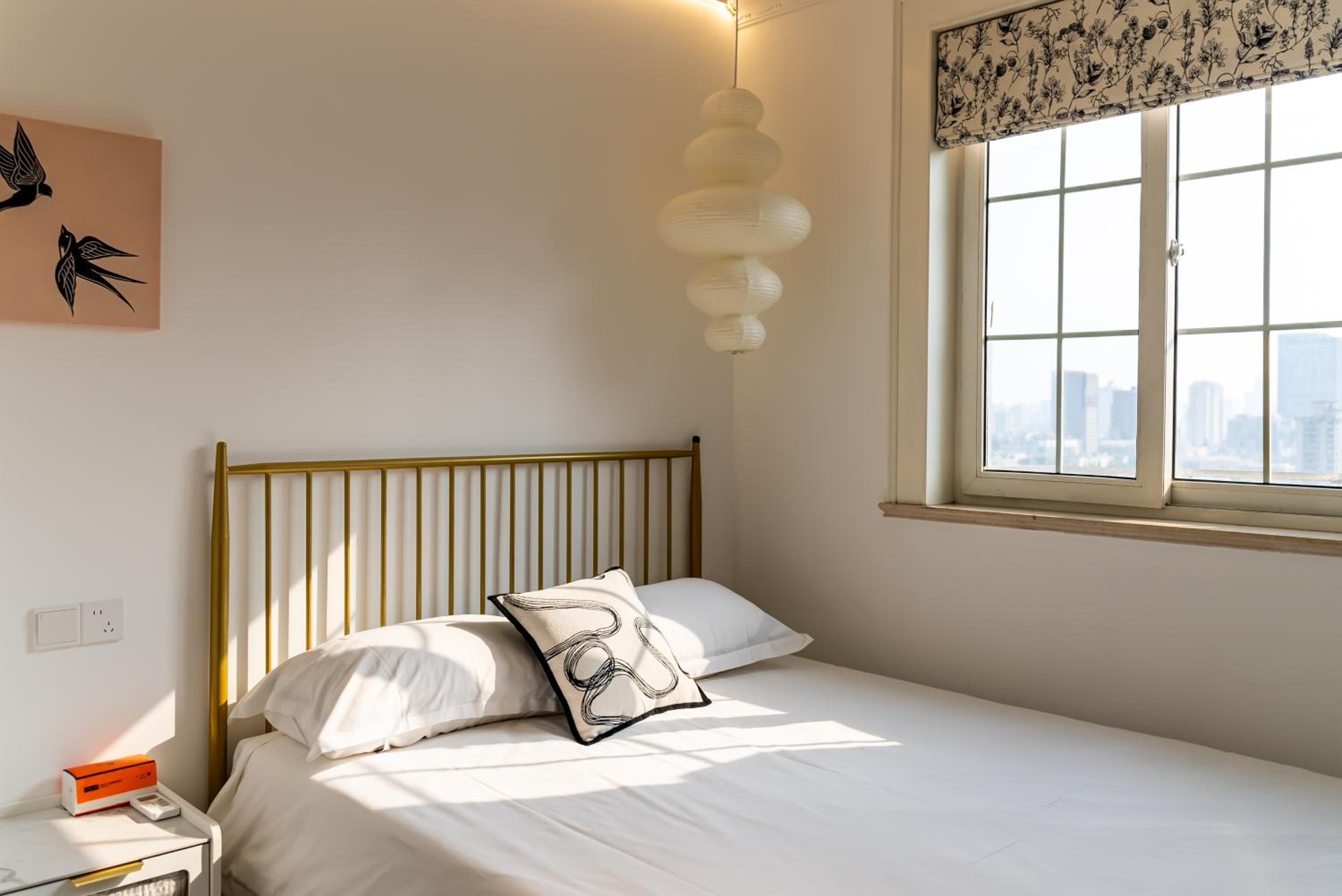 Yi Du Home with City & Tower Views-Walk to People's Sq & Xintiandi, Cards OK