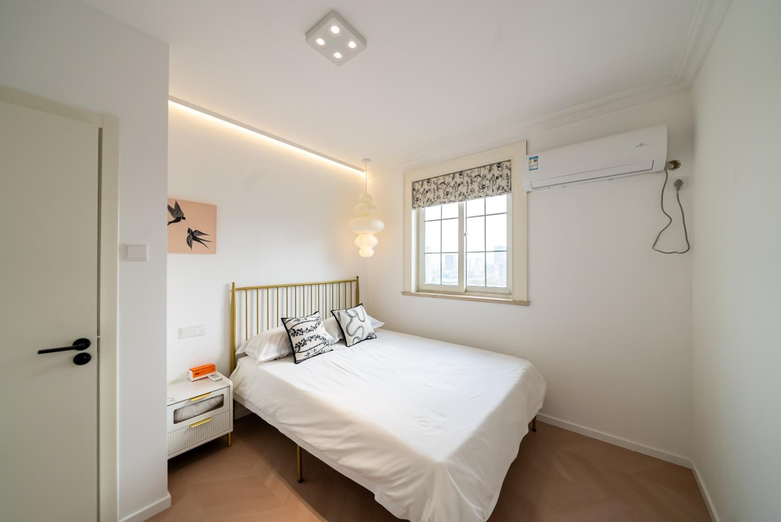 Yi Du Home with City & Tower Views-Walk to People's Sq & Xintiandi, Cards OK