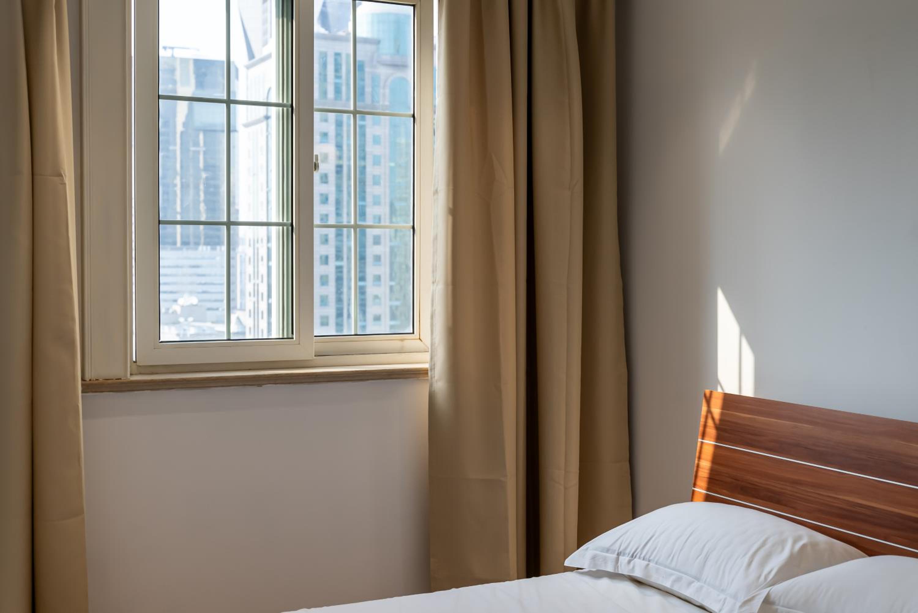 Yi Du Home with City & Tower Views-Walk to People's Sq & Xintiandi, Cards OK