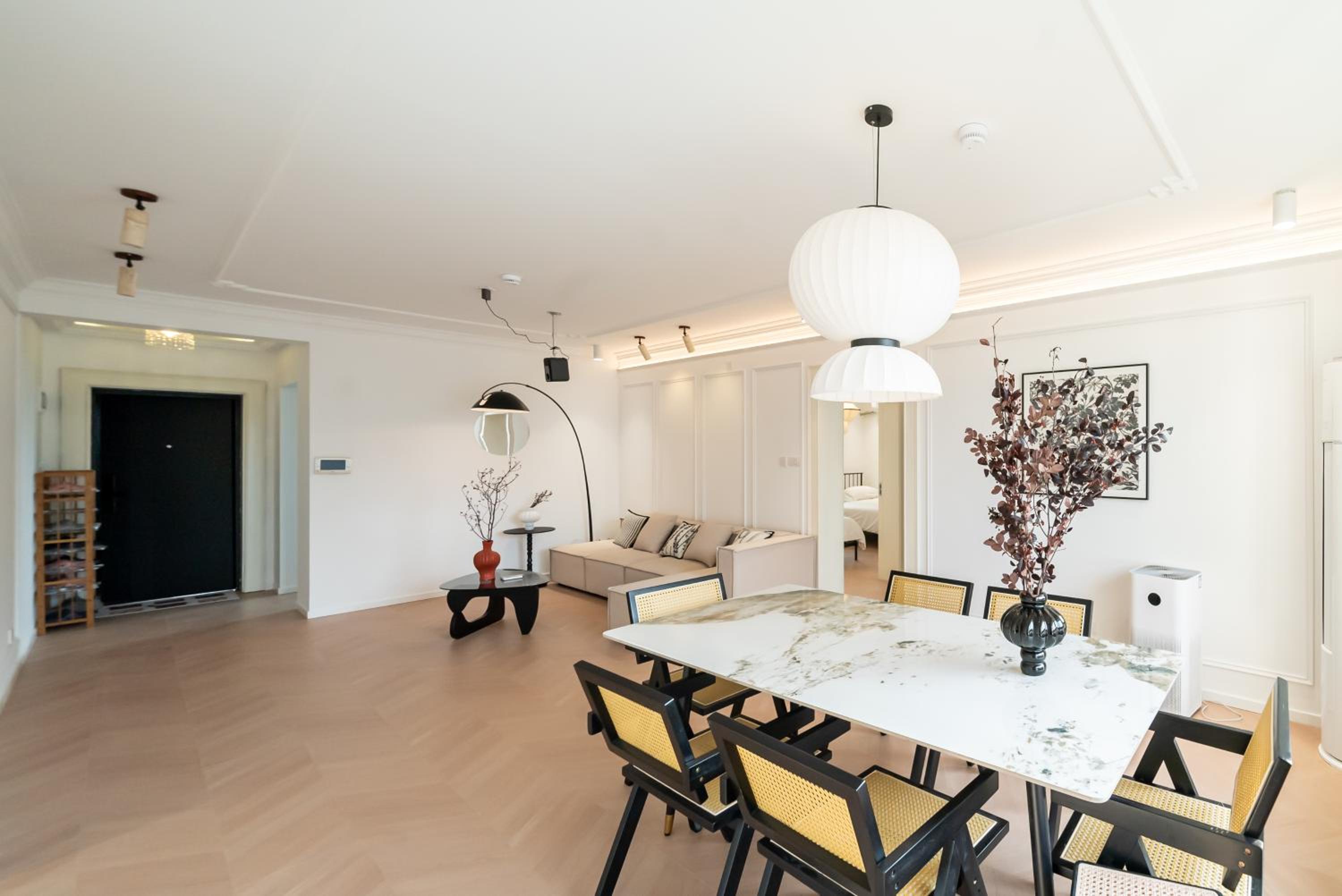 Yi Du Home with City & Tower Views-Walk to People's Sq & Xintiandi, Cards OK