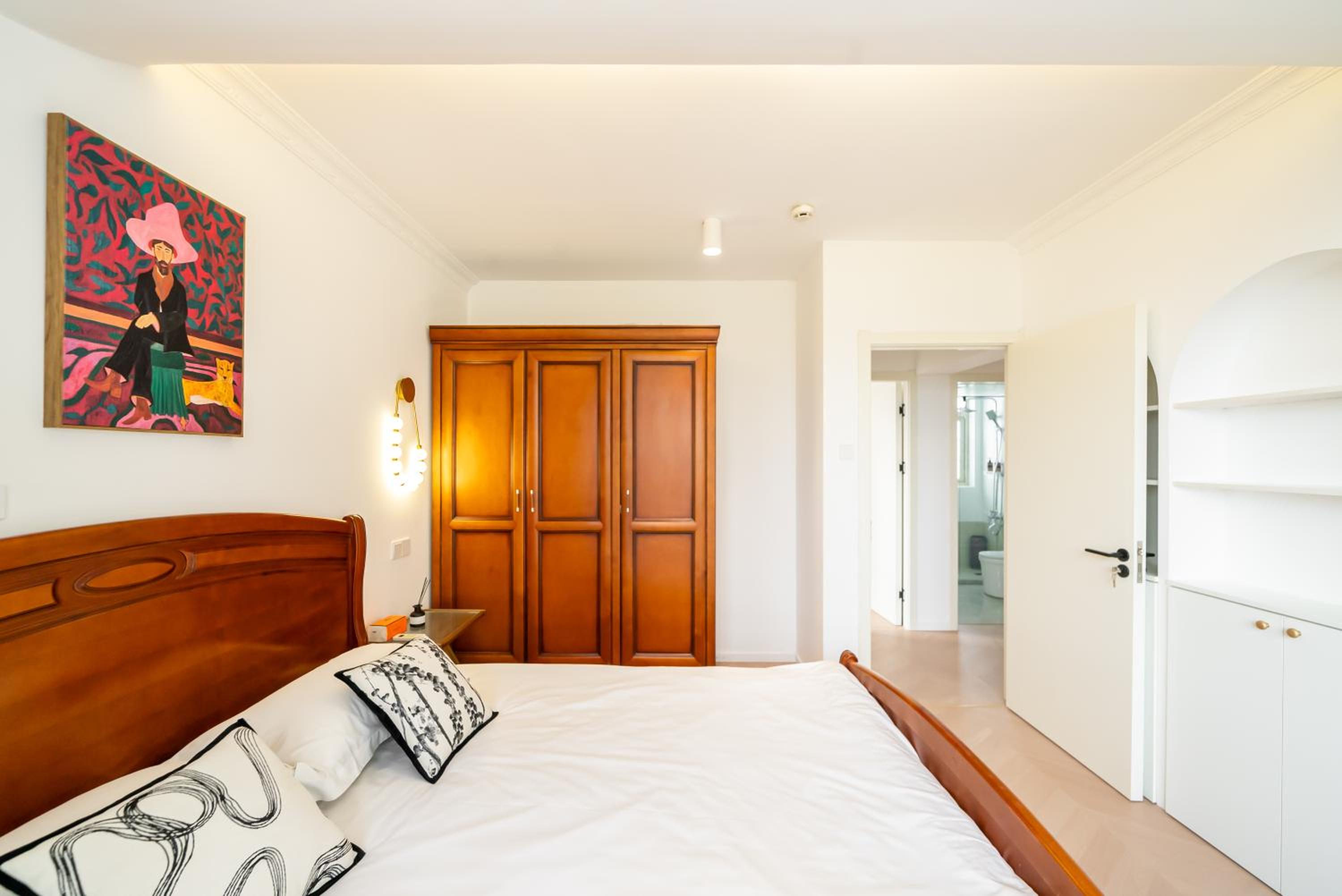 Yi Du Home with City & Tower Views-Walk to People's Sq & Xintiandi, Cards OK