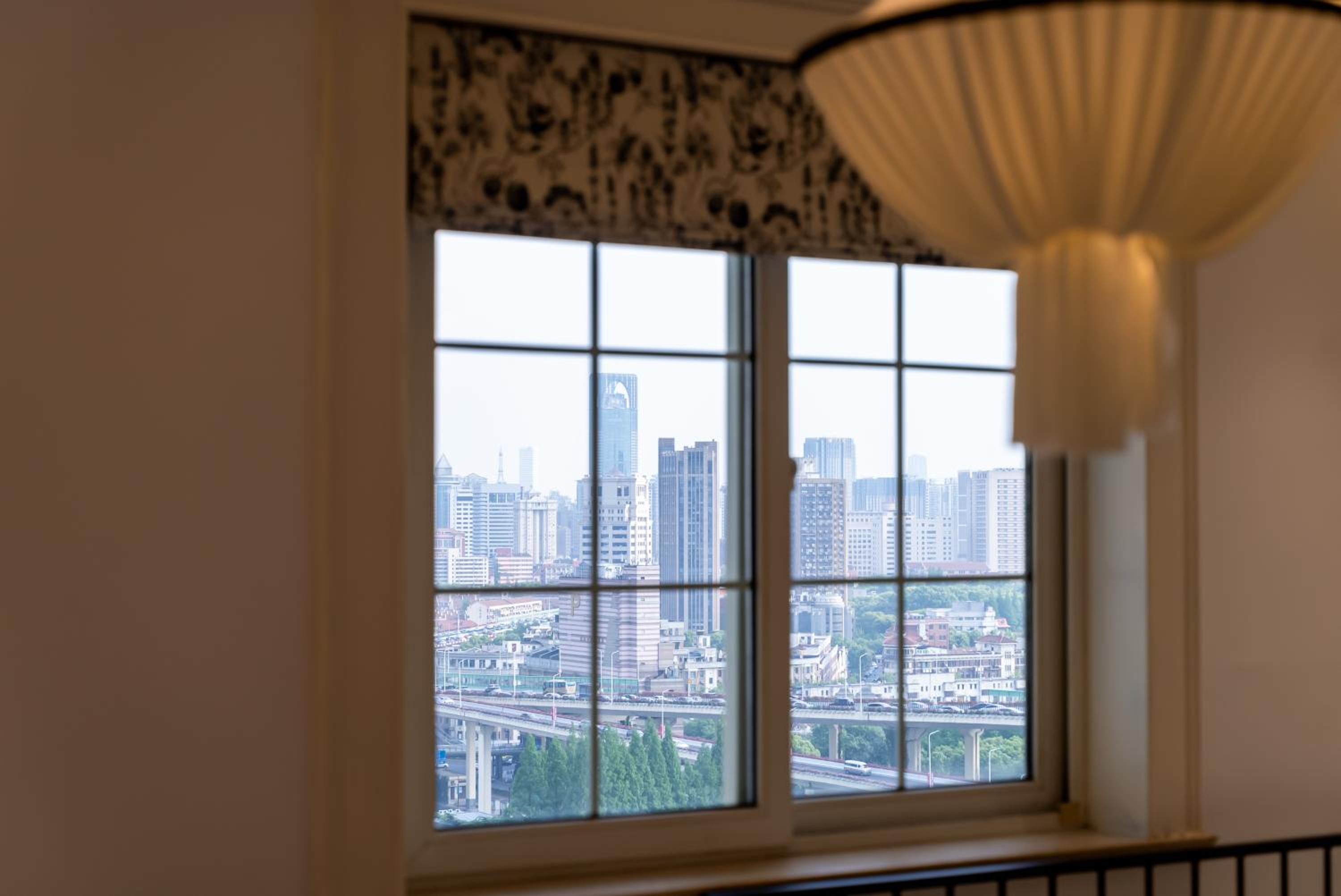 Yi Du Home with City & Tower Views-Walk to People's Sq & Xintiandi, Cards OK