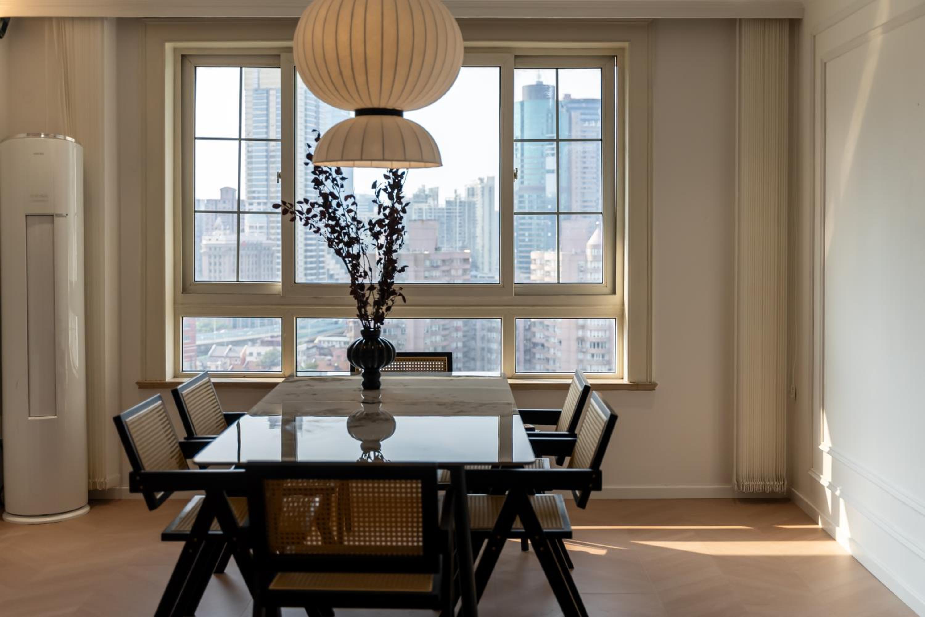 Yi Du Home with City & Tower Views-Walk to People's Sq & Xintiandi, Cards OK