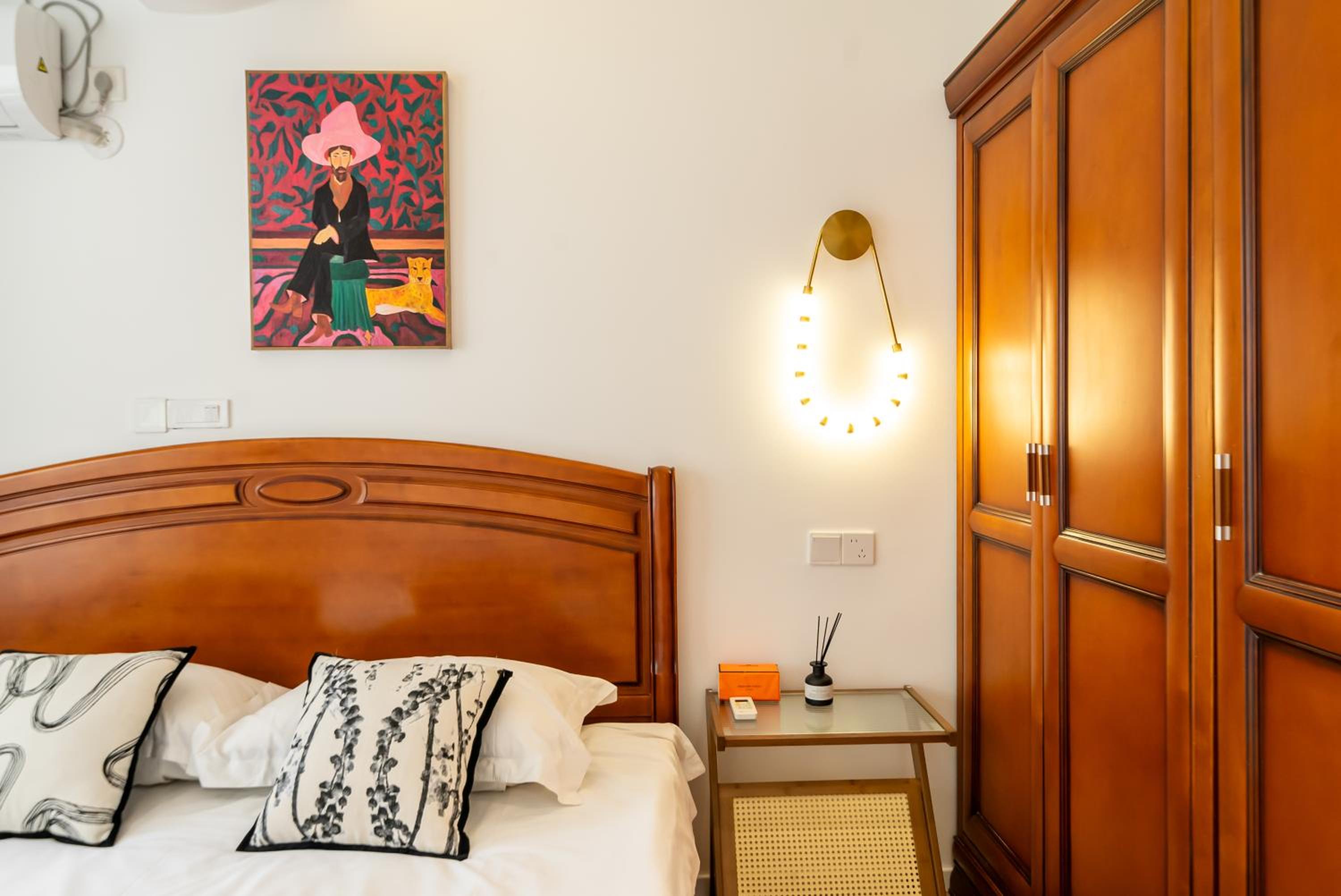 Yi Du Home with City & Tower Views-Walk to People's Sq & Xintiandi, Cards OK