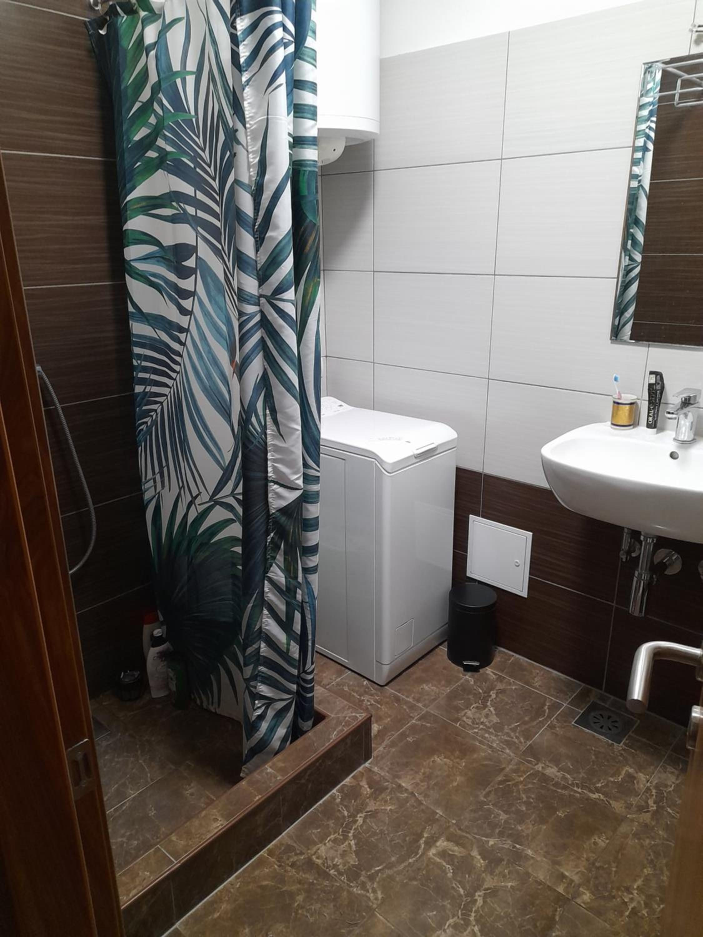 Room for women or couples view 5