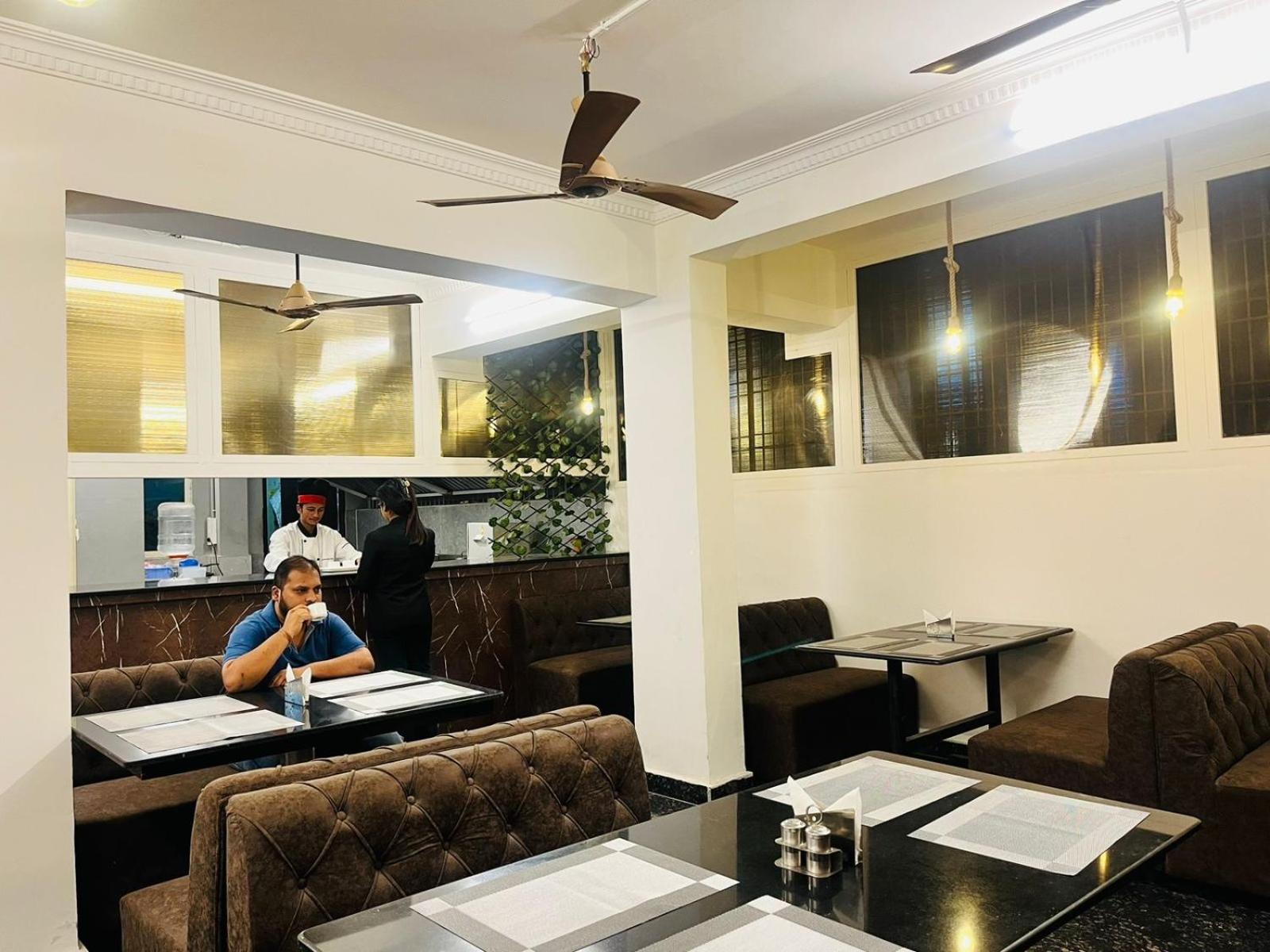 HOTEL ROYAL SUITES AND ROOMS Near AIG Hospital Gachibowli view 2