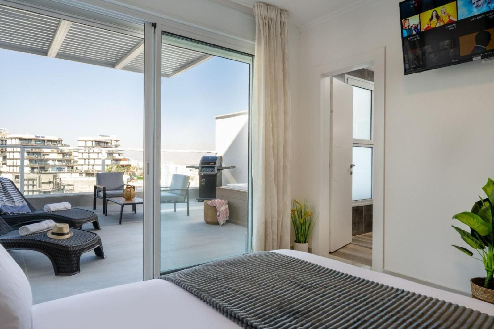 Villa Vibes Eilat Mountain And Sea View - Penthouse with private pool view 3