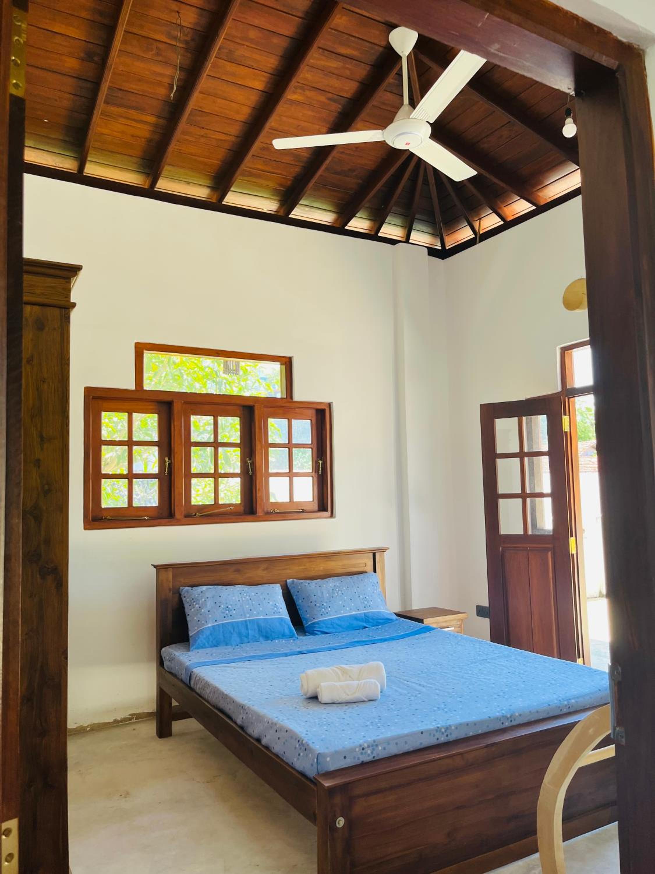 whitecottagegalle