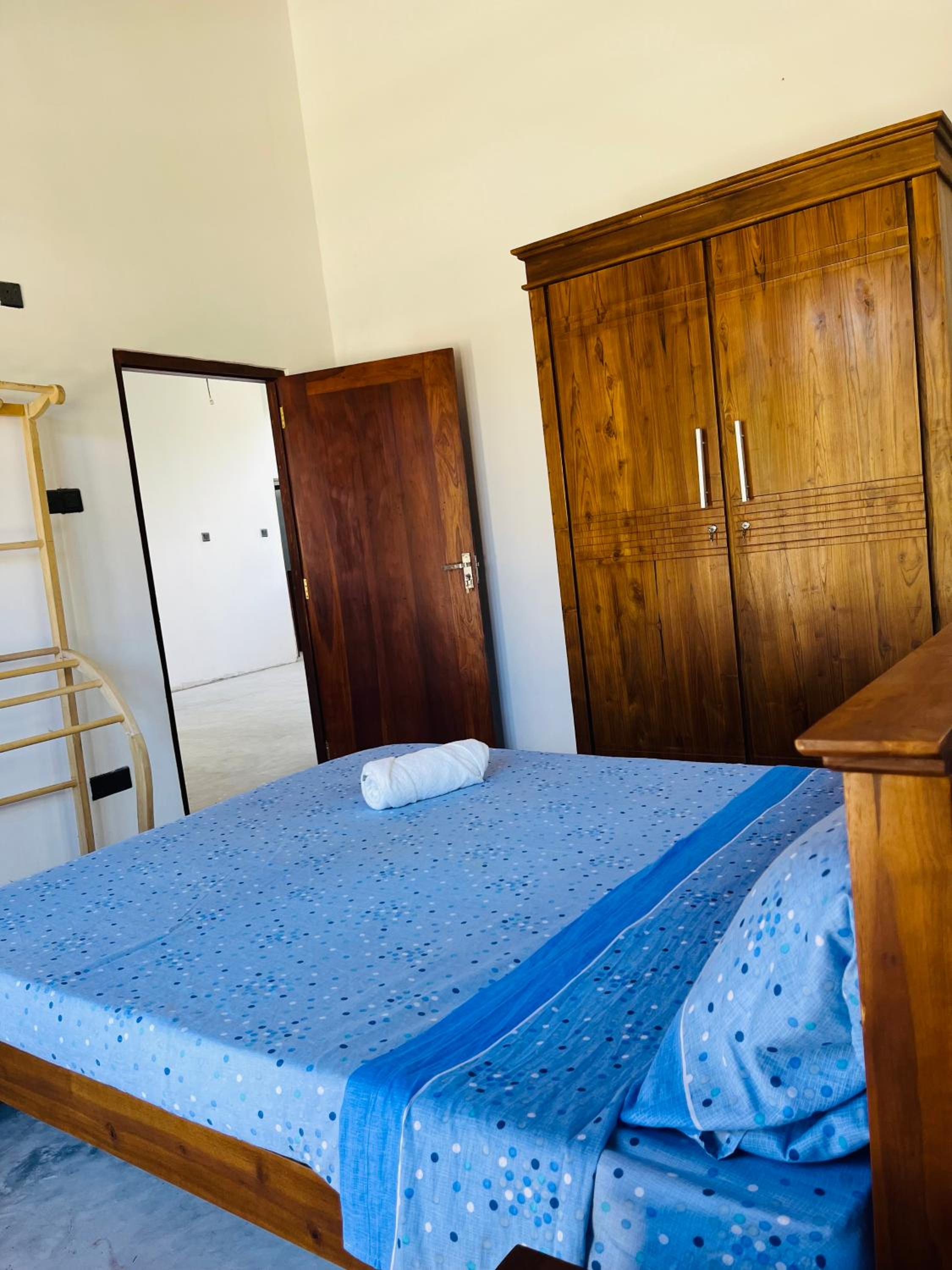 whitecottagegalle