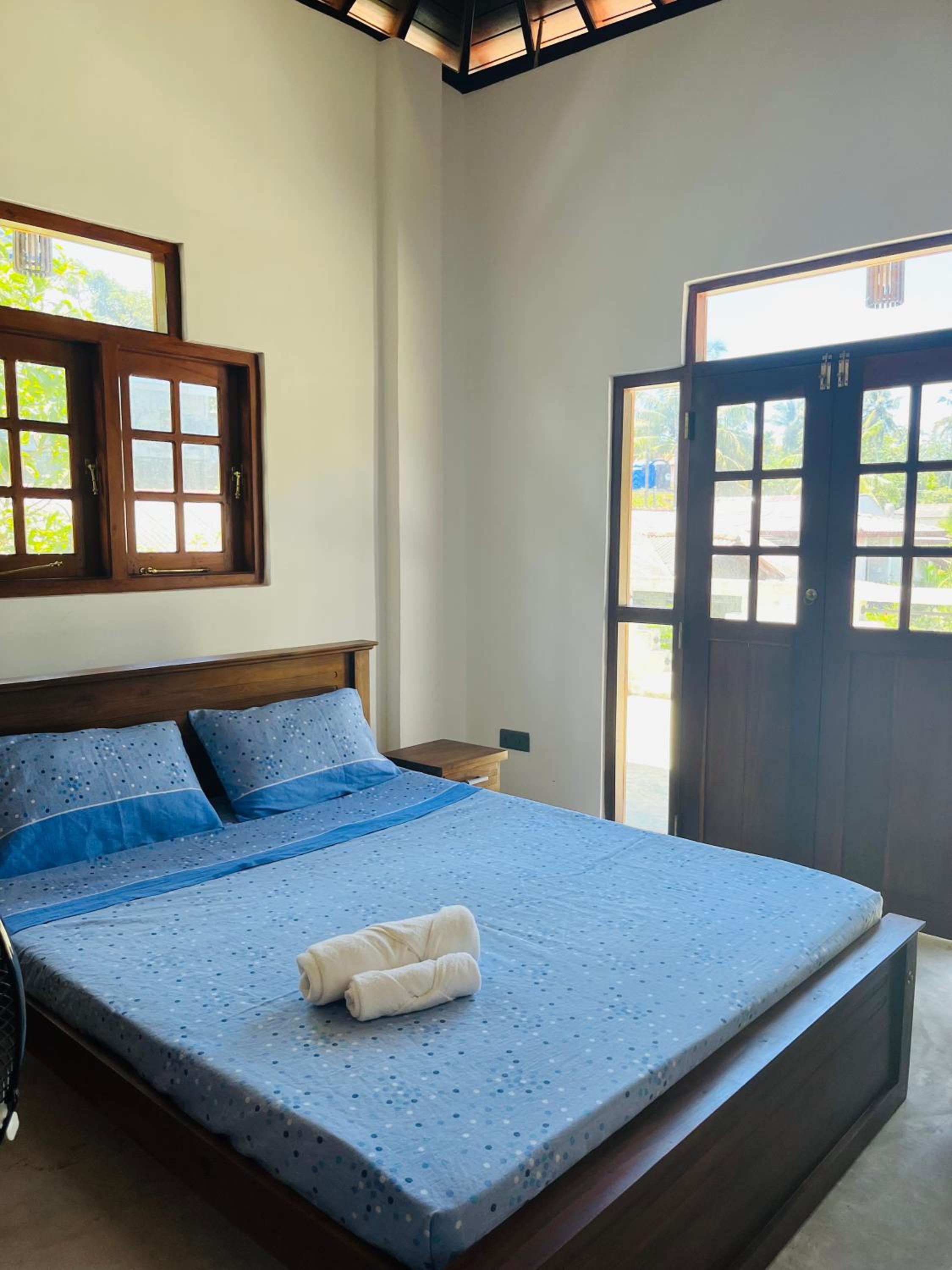 whitecottagegalle
