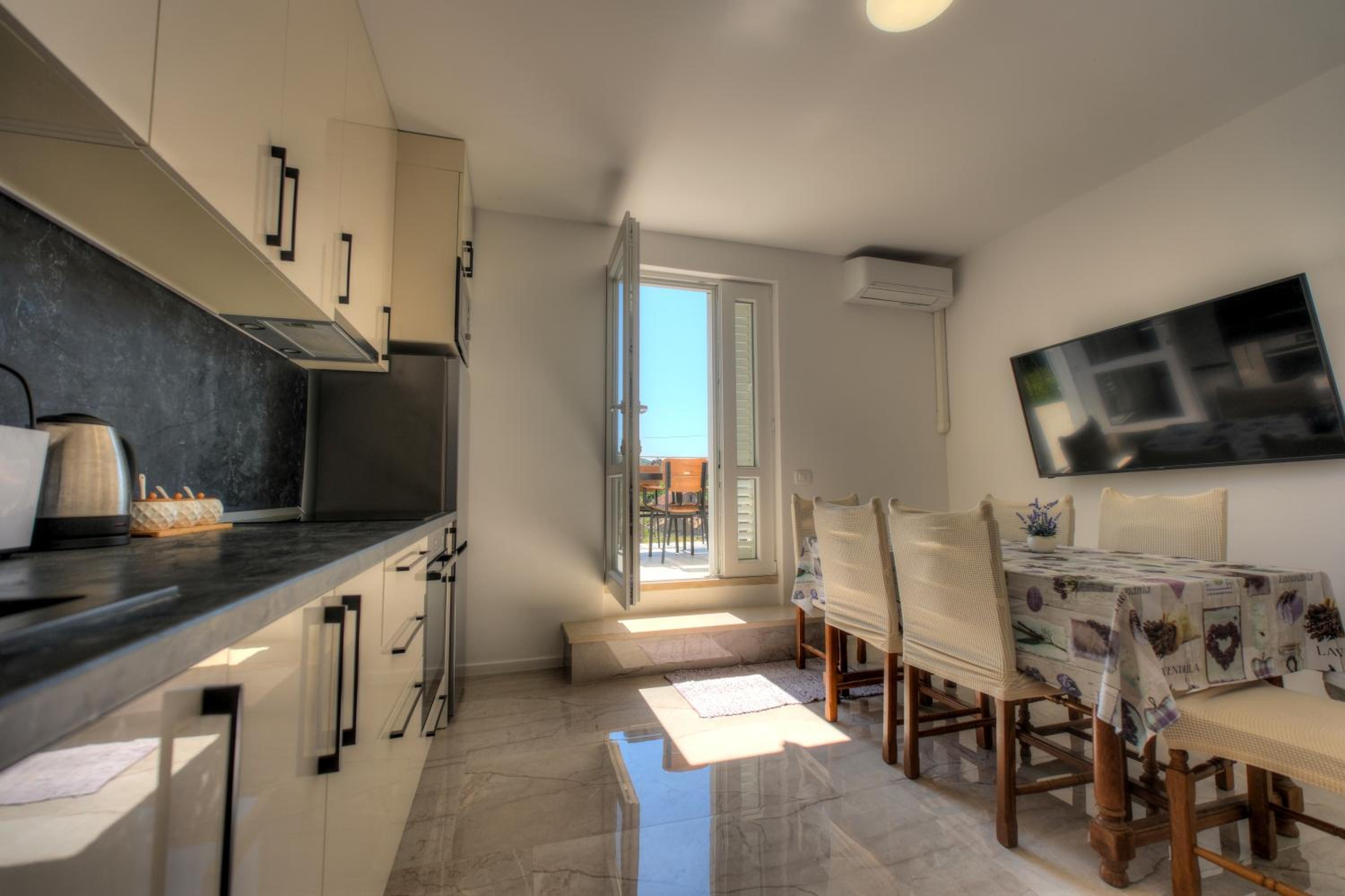 Wine house Marlais view 5