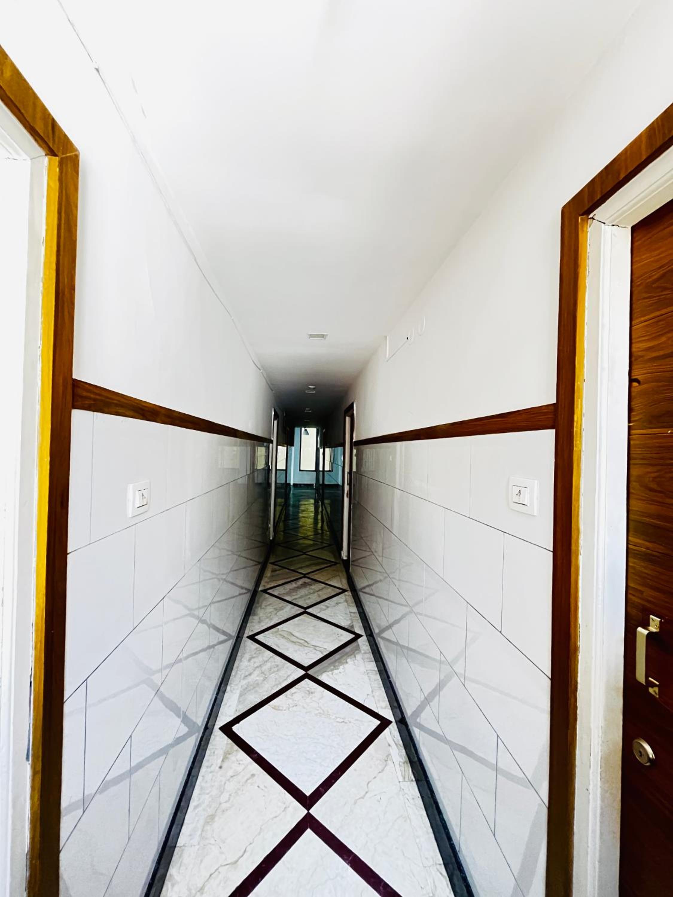 HOTEL ROYAL SUITES AND ROOMS Near AIG Hospital Gachibowli view 4