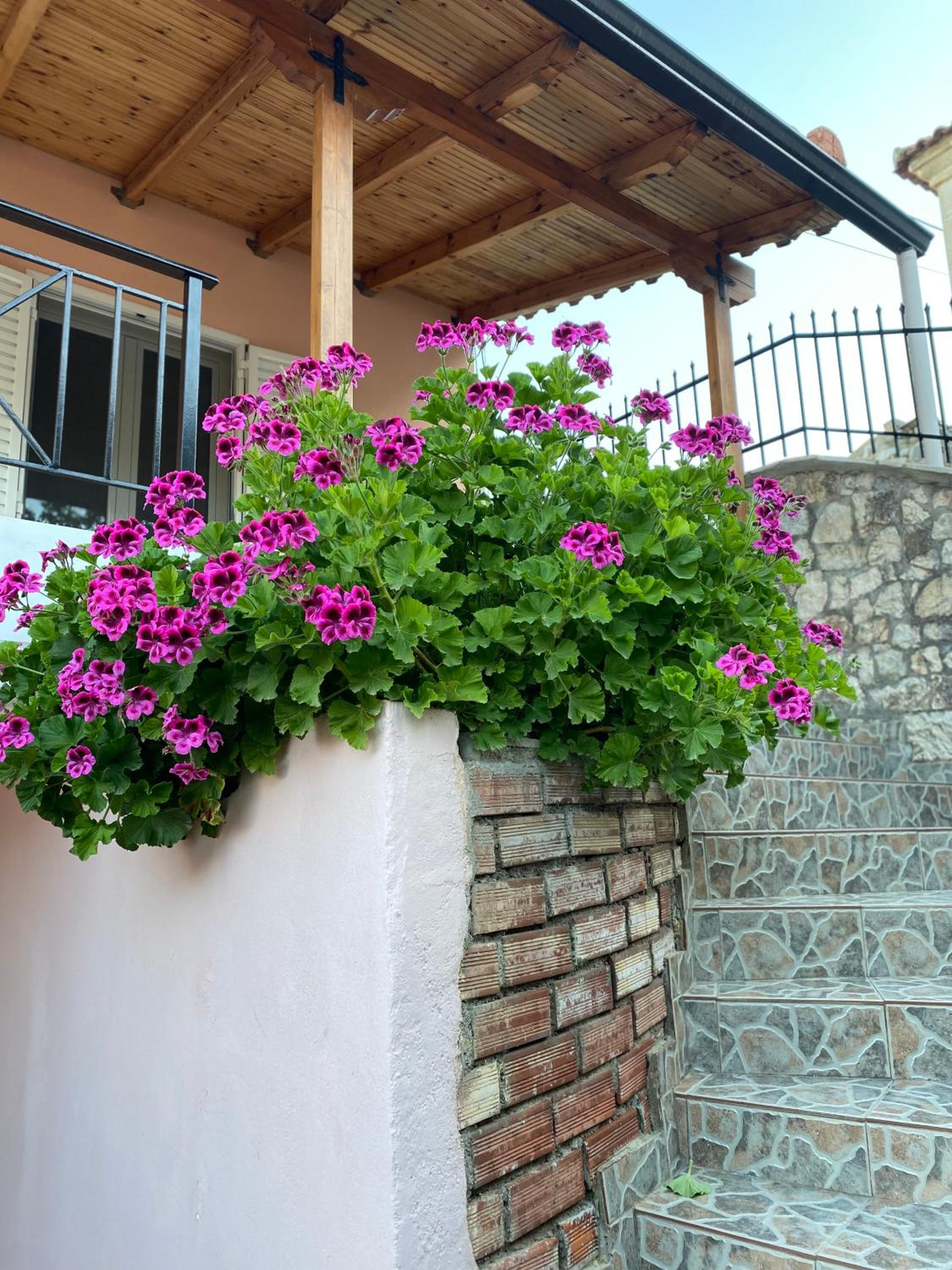 GKOROS HOUSE OLD TOWN