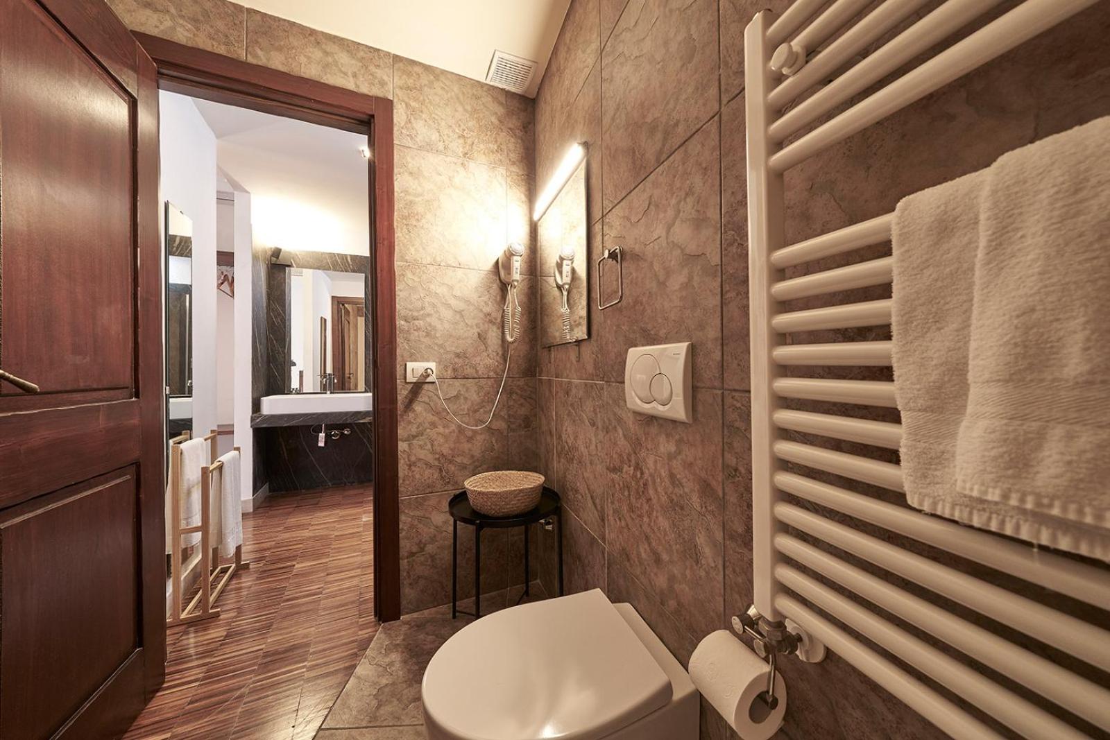 Photo 33