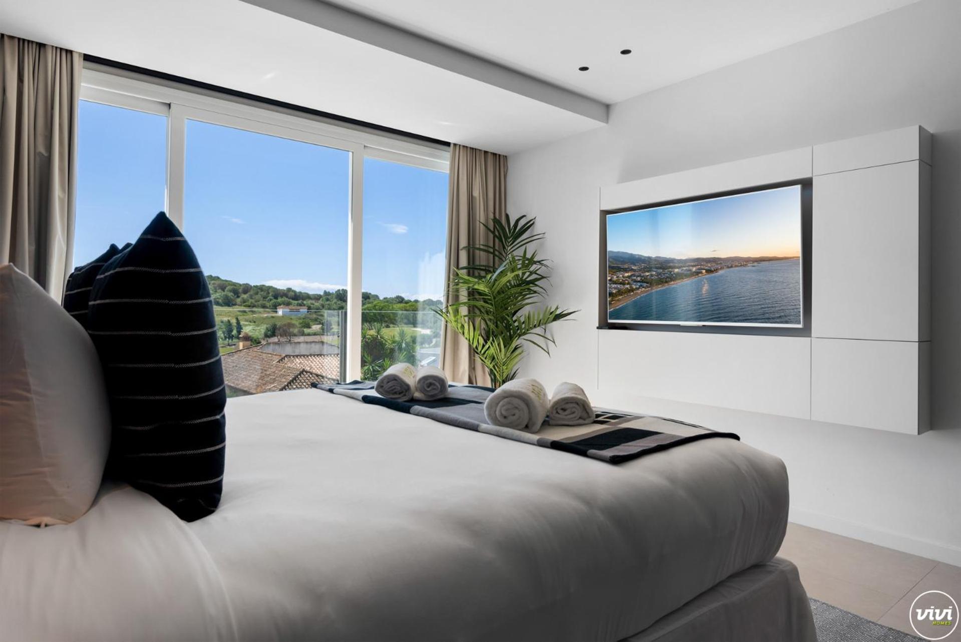 ViVi Homes -Villa Carat Pool, Cinema, Golf & Terrace